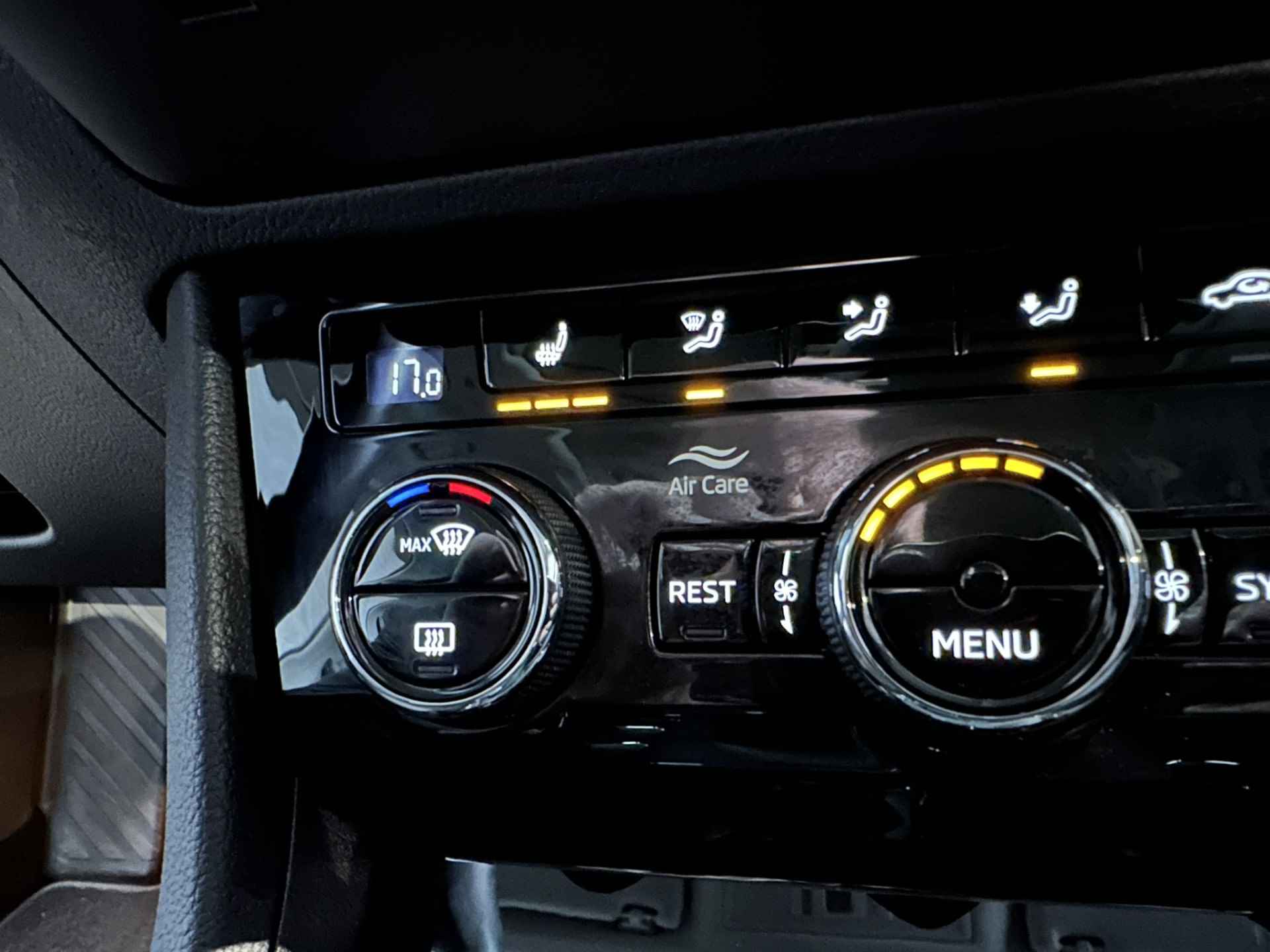 Škoda Superb Combi 1.5 TSI ACT Ambition Business Airco ECC | Xenon | Panorama | Navigatie | Cruise control | Apple Carplay Android Auto | Isofix | NAP | - 22/39