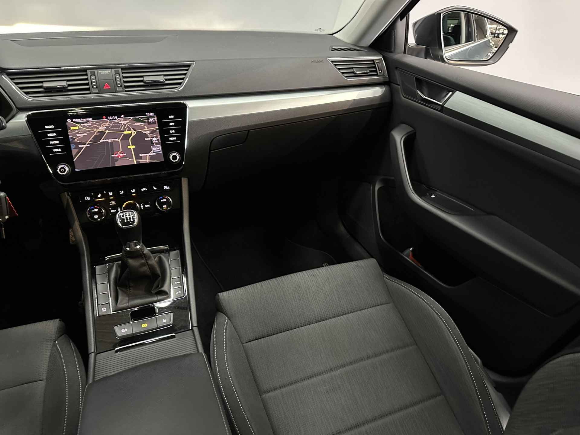 Škoda Superb Combi 1.5 TSI ACT Ambition Business Airco ECC | Xenon | Panorama | Navigatie | Cruise control | Apple Carplay Android Auto | Isofix | NAP | - 29/39