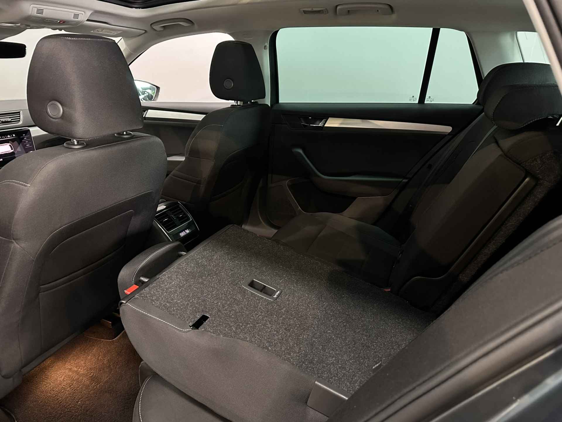 Škoda Superb Combi 1.5 TSI ACT Ambition Business Airco ECC | Xenon | Panorama | Navigatie | Cruise control | Apple Carplay Android Auto | Isofix | NAP | - 32/39