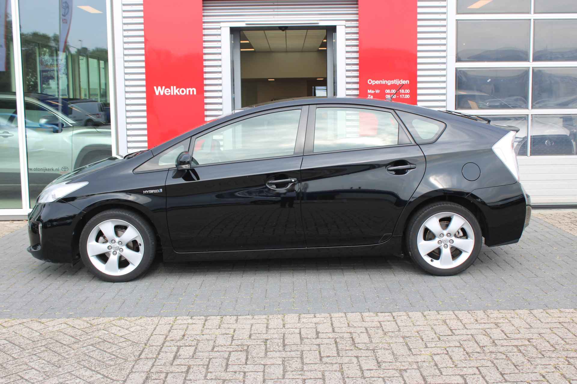 Toyota Prius 1.8 Business Met solarroof! - 8/51