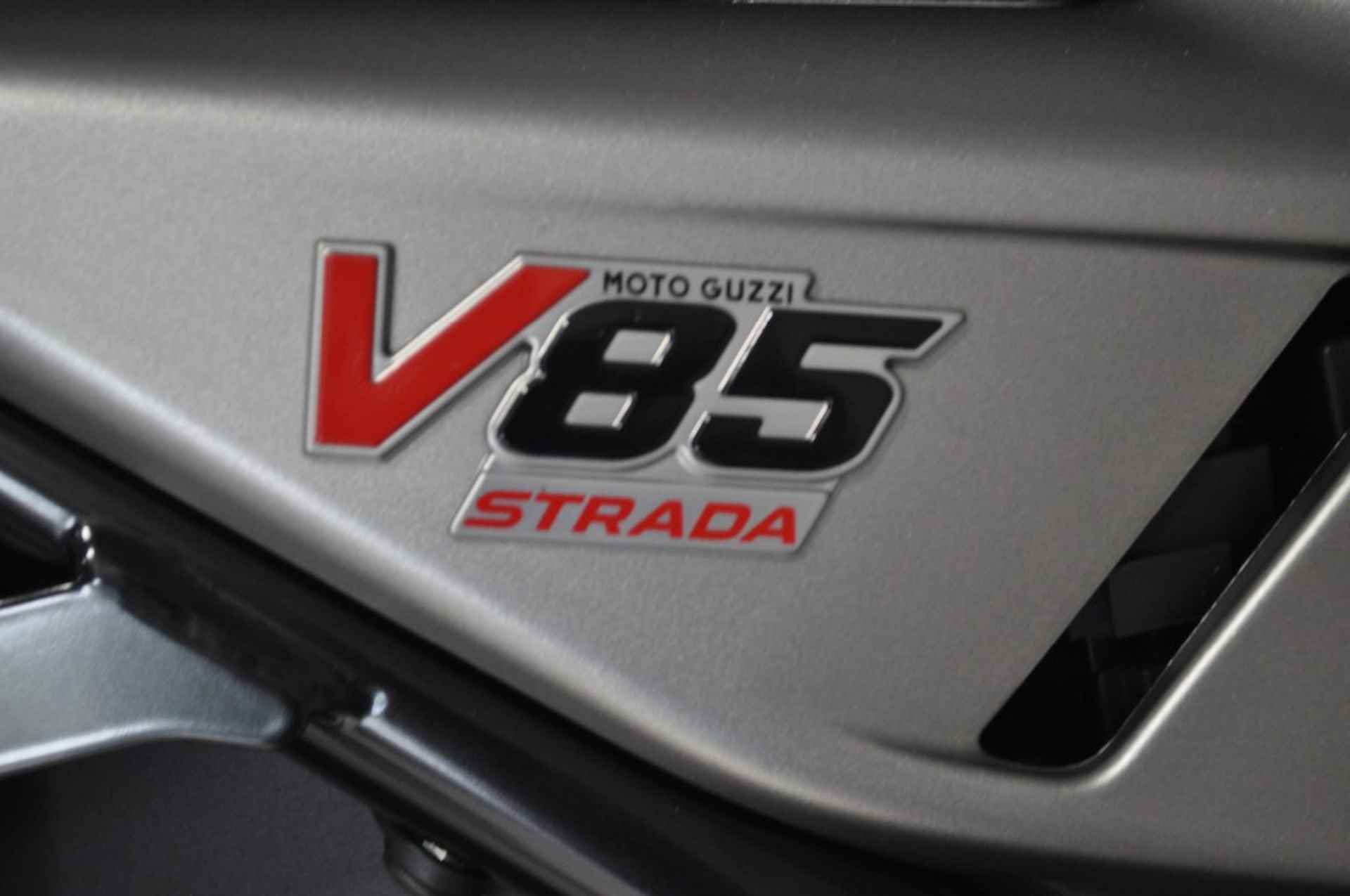 MOTO GUZZI V 85 STRADA - 19/20