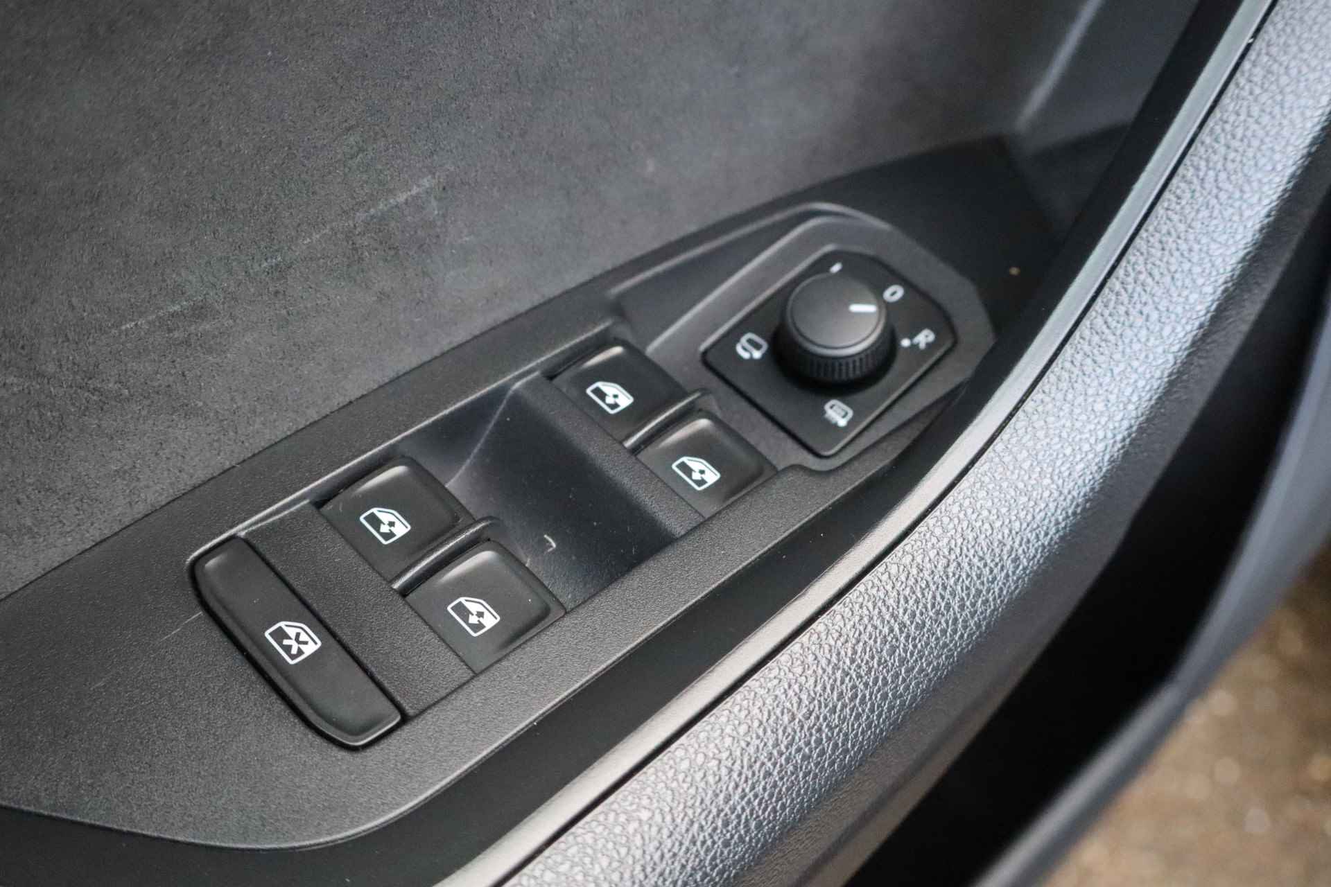 Škoda Kodiaq 1.5 TSI Sportline Business NL-Auto!! Led verlichting I Apple car-play I Leder -- BEVRIJDINGSDAG GEOPEND VAN 11.00 T/M 15.00 UUR -- - 26/38