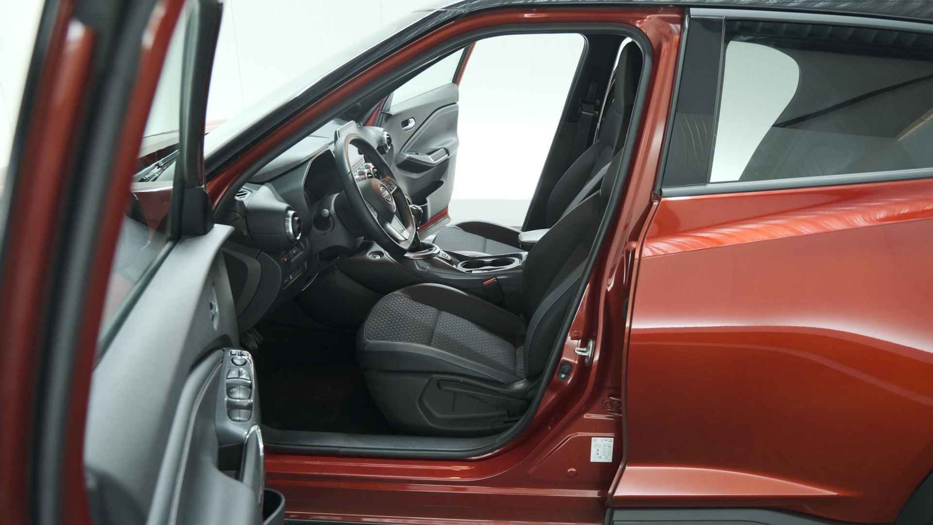 Nissan Juke 1.0 DIG-T N-Design | Camera | Navigatie | Apple Carplay | Parkeersensoren | 19 Inch Lichtmetalen Velgen - 25/70