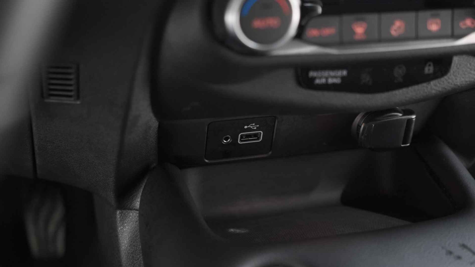 Nissan Juke 1.0 DIG-T N-Design | Camera | Navigatie | Apple Carplay | Parkeersensoren | 19 Inch Lichtmetalen Velgen - 38/70
