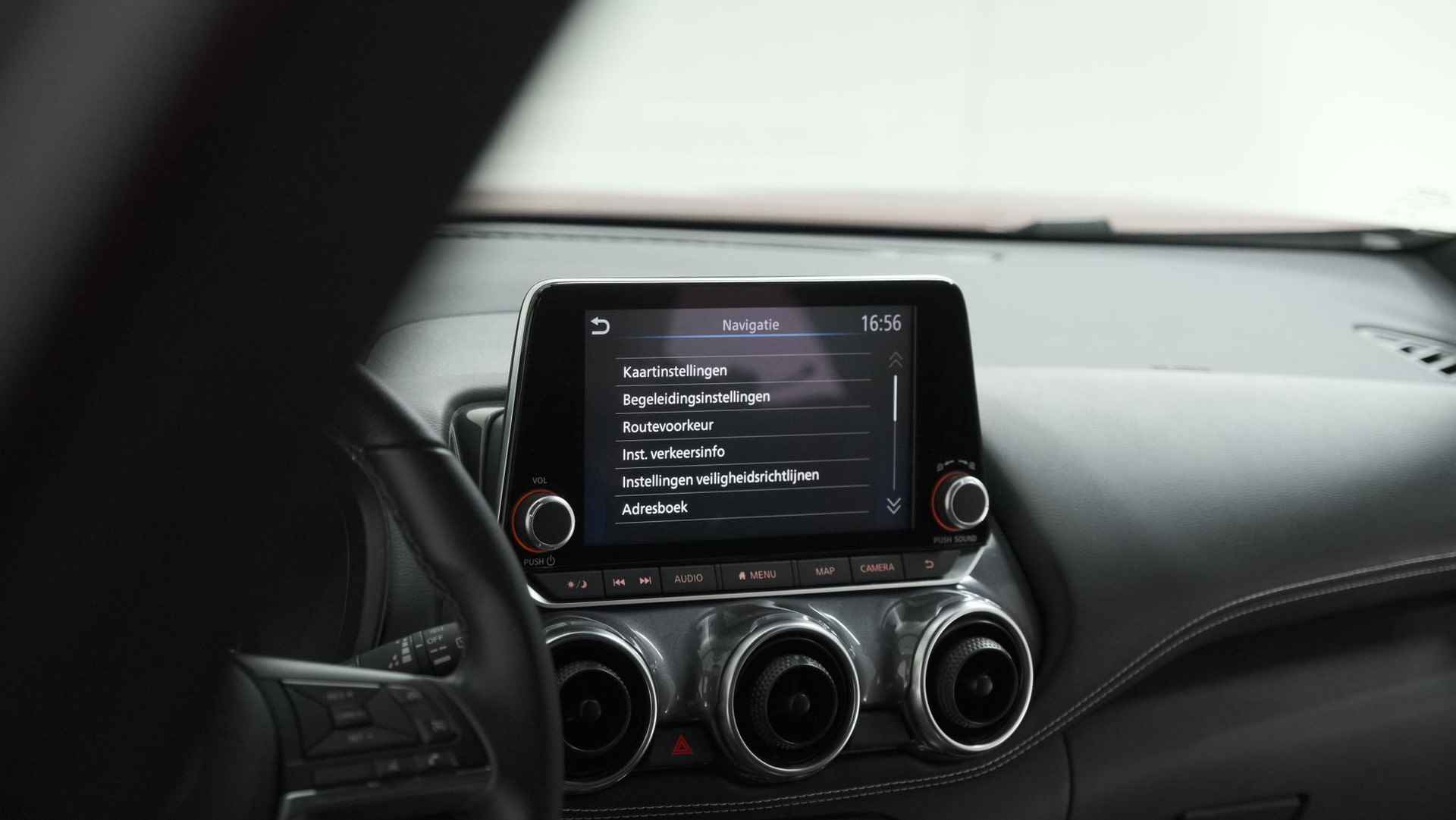 Nissan Juke 1.0 DIG-T N-Design | Camera | Navigatie | Apple Carplay | Parkeersensoren | 19 Inch Lichtmetalen Velgen - 42/70