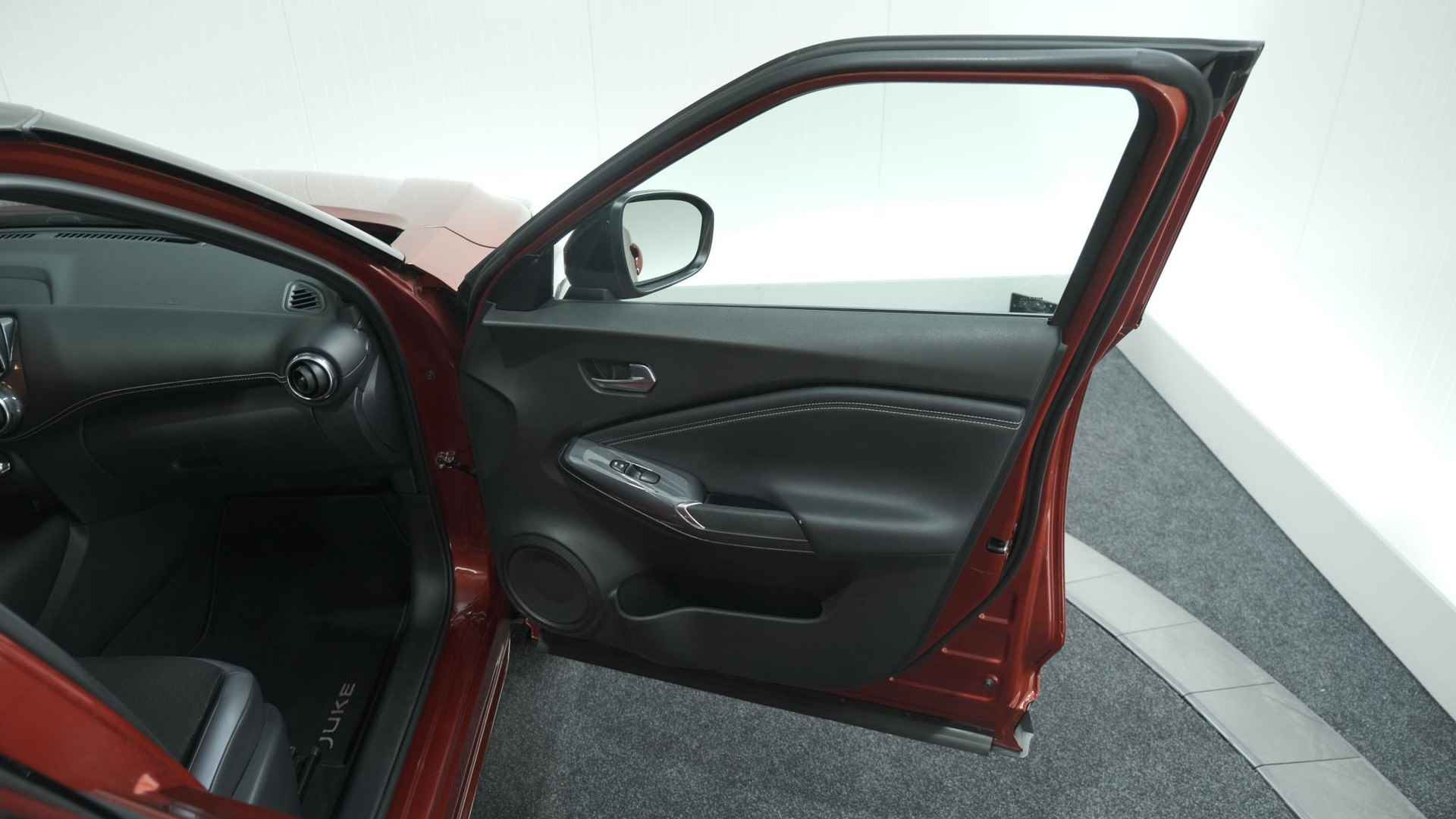 Nissan Juke 1.0 DIG-T N-Design | Camera | Navigatie | Apple Carplay | Parkeersensoren | 19 Inch Lichtmetalen Velgen - 61/70