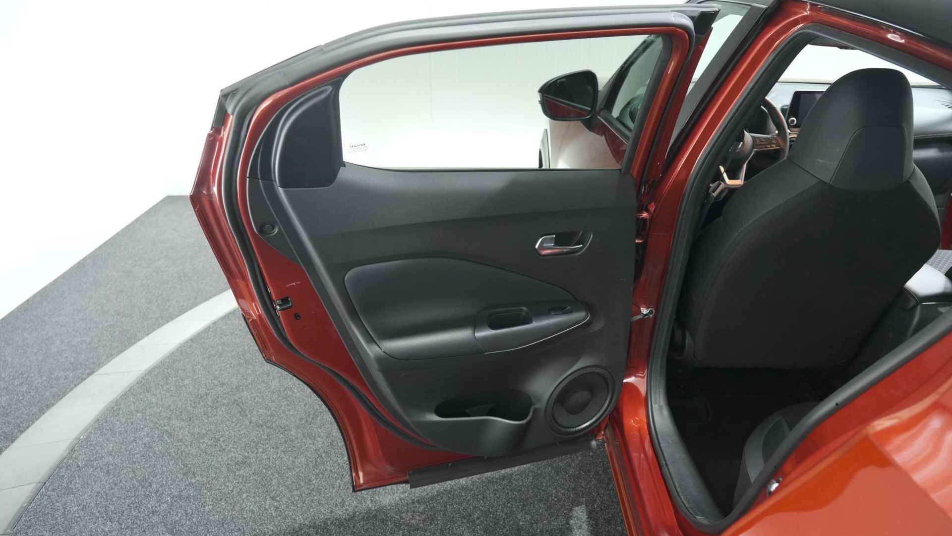 Nissan Juke 1.0 DIG-T N-Design | Camera | Navigatie | Apple Carplay | Parkeersensoren | 19 Inch Lichtmetalen Velgen - 62/70