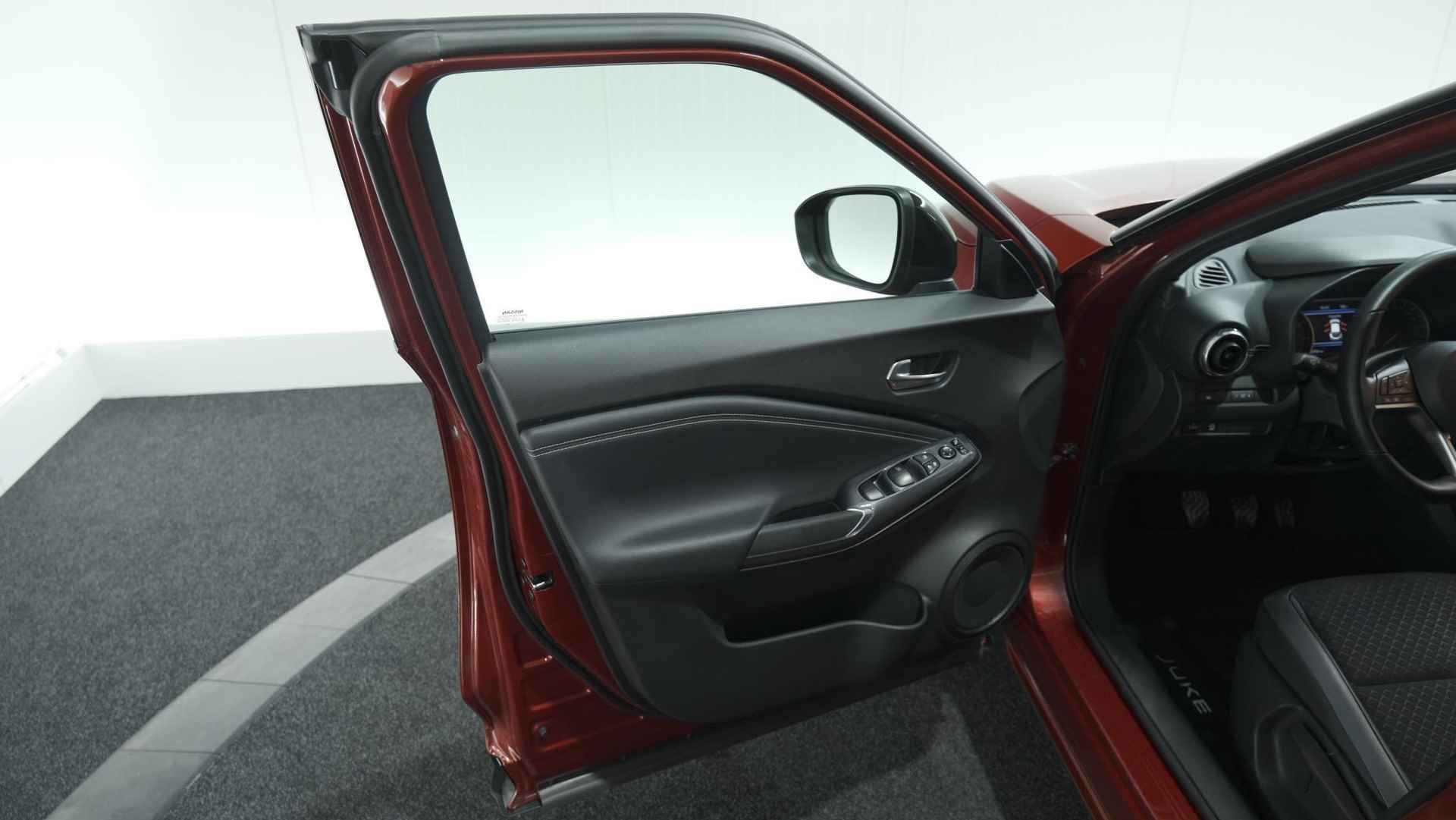 Nissan Juke 1.0 DIG-T N-Design | Camera | Navigatie | Apple Carplay | Parkeersensoren | 19 Inch Lichtmetalen Velgen - 63/70