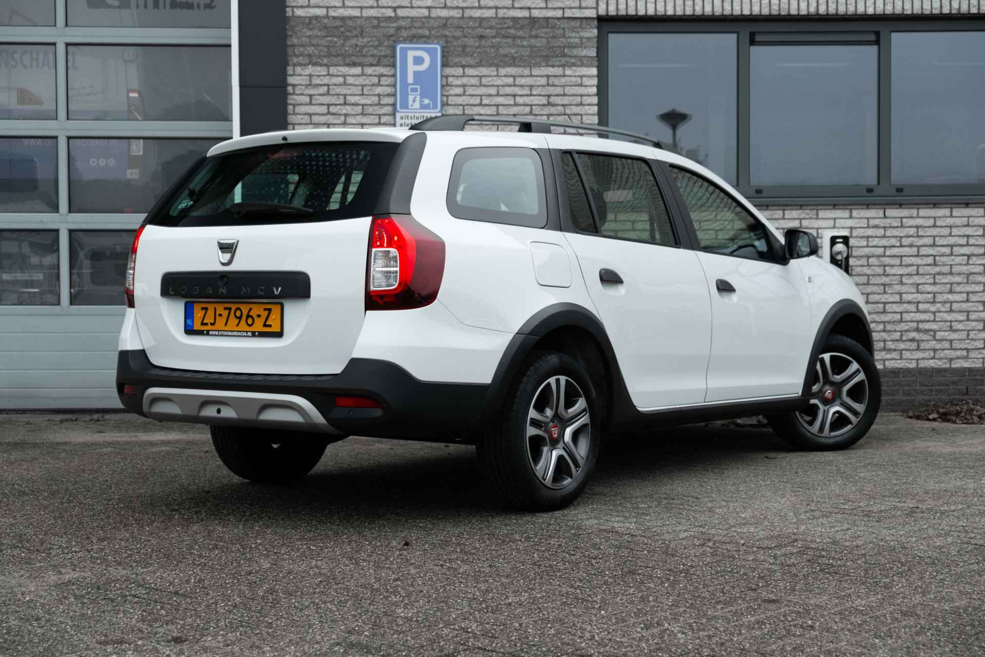 Dacia Logan MCV 0.9 TCe Tech Road | Easy-R Automaat | airco | navigatie - 2/52