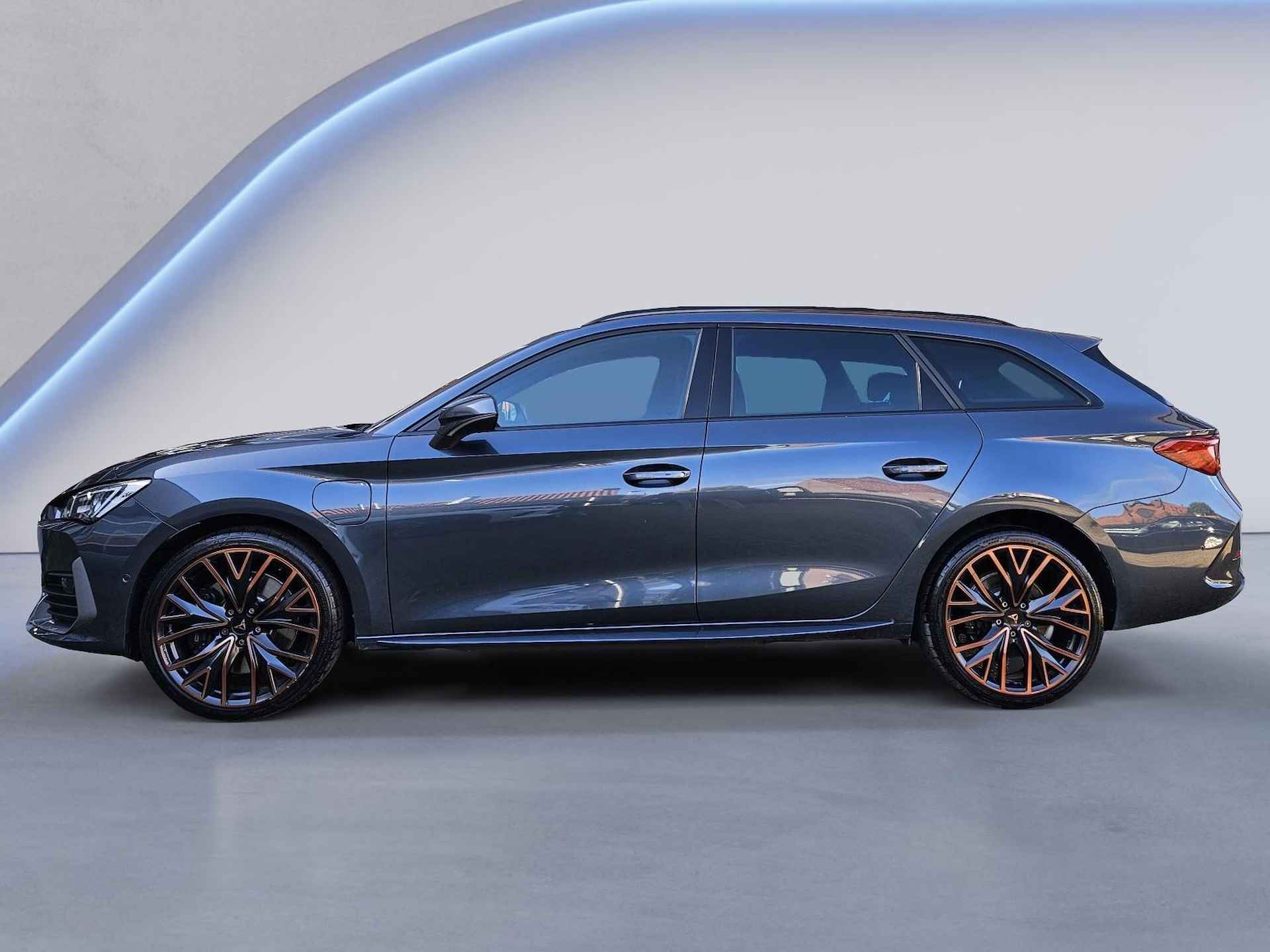 CUPRA Leon Sportstourer 1.4 e-Hybrid VZ Performance / Stoel en stuurverwarming / Parkeersens. rondom met camera achter / DAB+ / Cupra stuurknoppen / Adaptive Cruise Control / File Assistent / (MET GARANTIE*) - 3/46