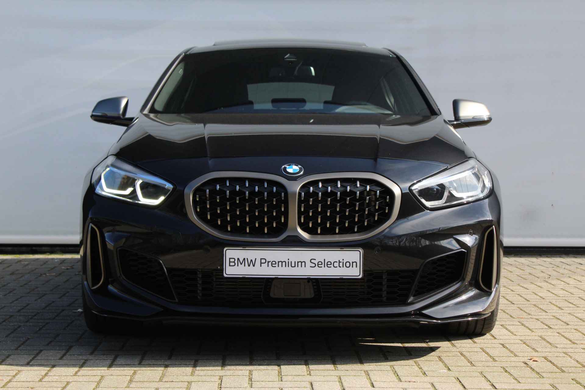 BMW 1-serie M135i xDrive Automaat / Panoramadak / Active Cruise Control / Comfort Access / Live Cockpit Professional / Stoelverwarming - 17/30