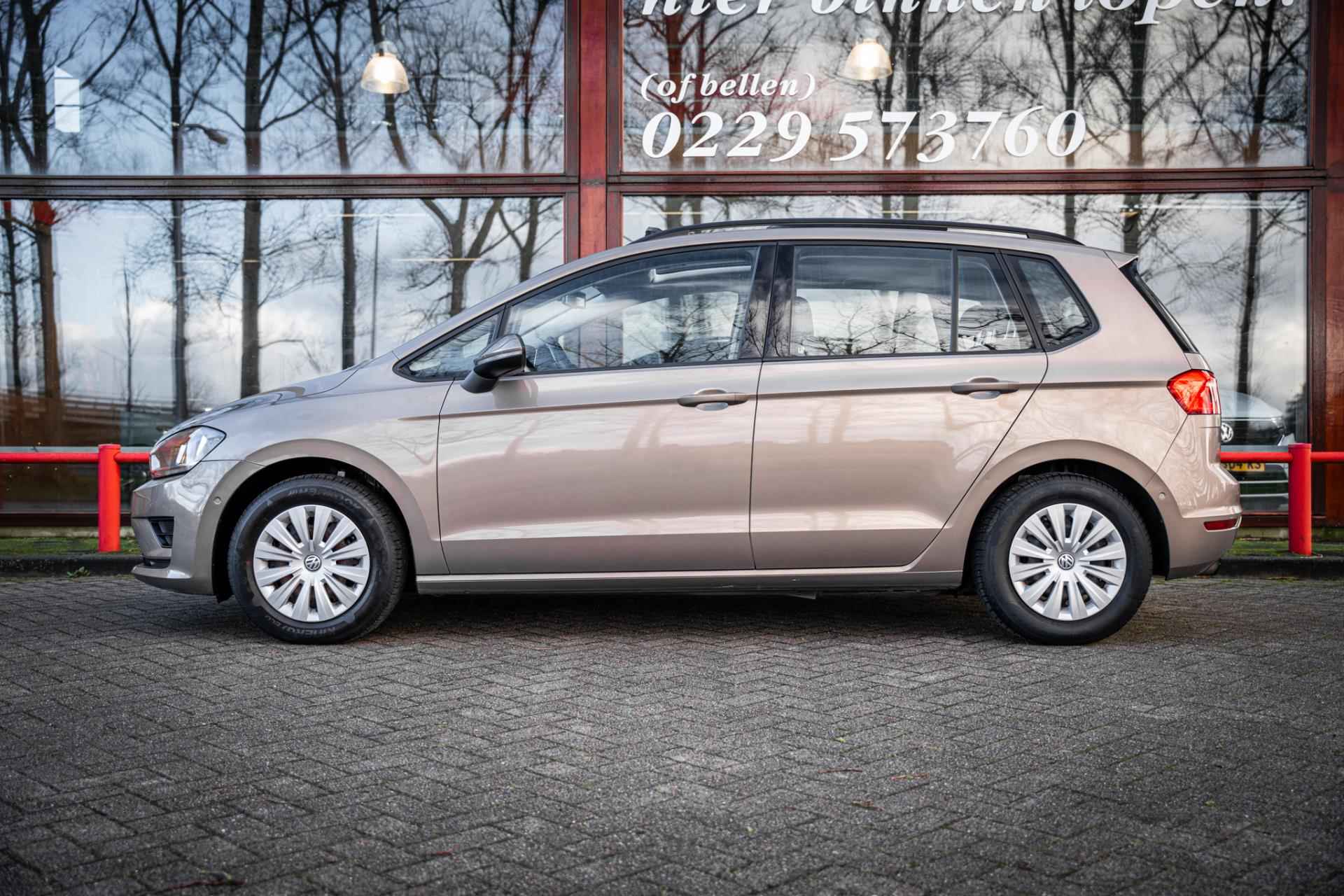 Volkswagen Golf Sportsvan 1.2 TSI Bluemotion |Panoramadak | Parkeerhulp | Trekhaak | Adaptieve Cruise | Navigatie | Bluetooth | - 3/61