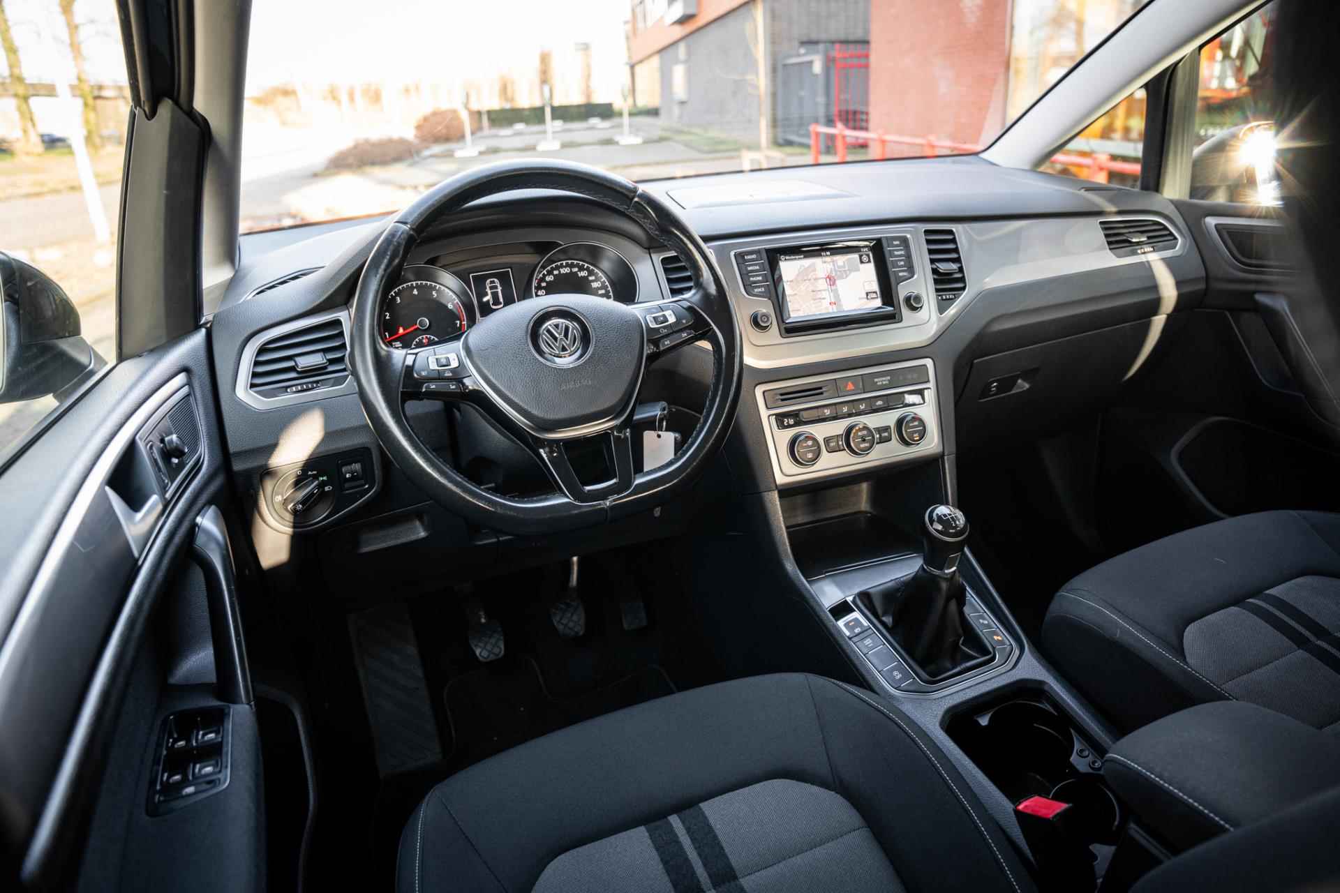 Volkswagen Golf Sportsvan 1.2 TSI Bluemotion |Panoramadak | Parkeerhulp | Trekhaak | Adaptieve Cruise | Navigatie | Bluetooth | - 27/61