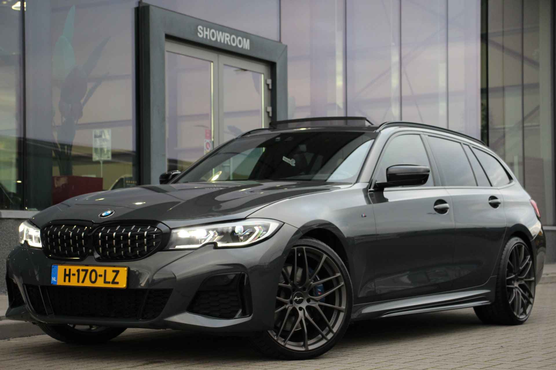 BMW 3 Serie Touring M340i xDrive M-Sport | Pano. | H/K | 374PK | HUD | 360° Camera | 20'' | NP: 100.000 - 1/48