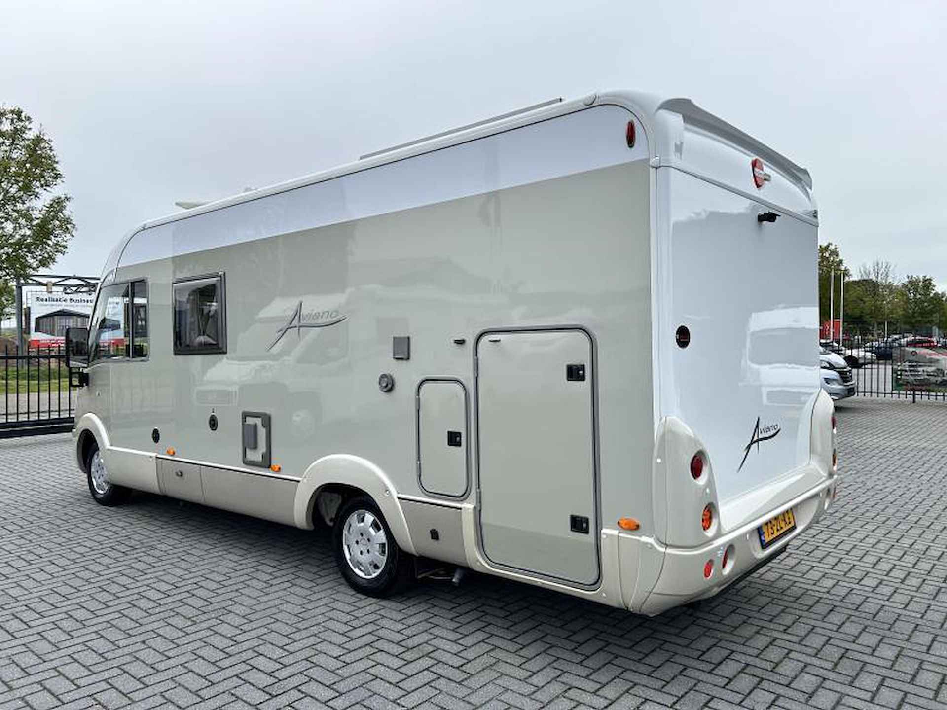 Bürstner Aviano 675 i vastbed/hefbed/2008/level - 5/24