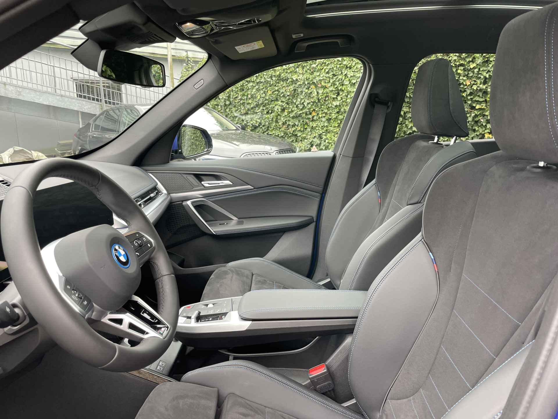BMW iX1 xDrive30 | M-Sport | Panorama | Trekhaak - 8/27