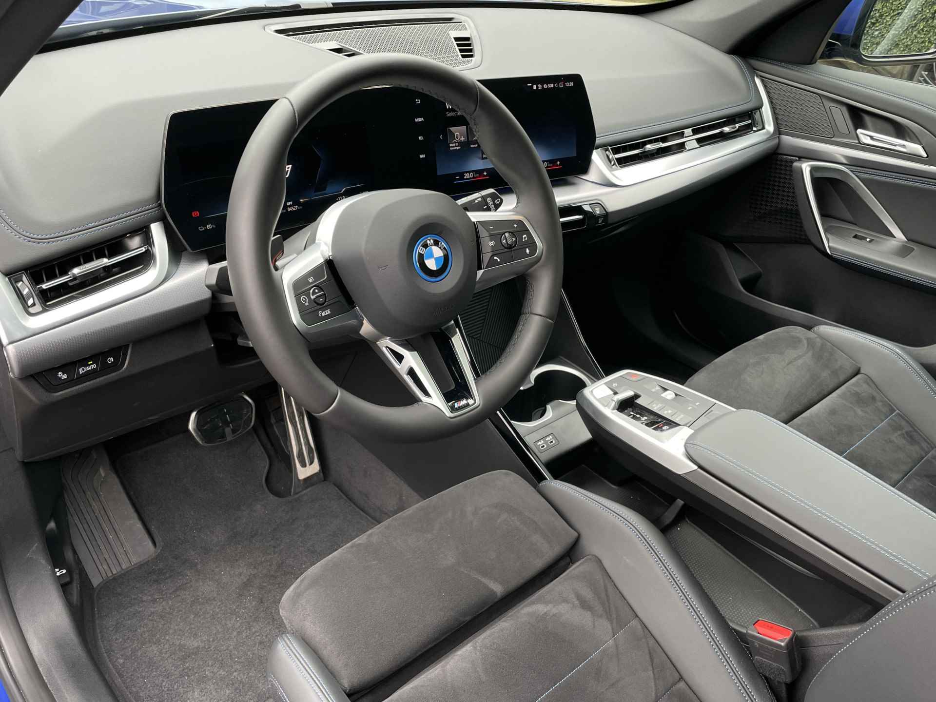 BMW iX1 xDrive30 | M-Sport | Panorama | Trekhaak - 9/27