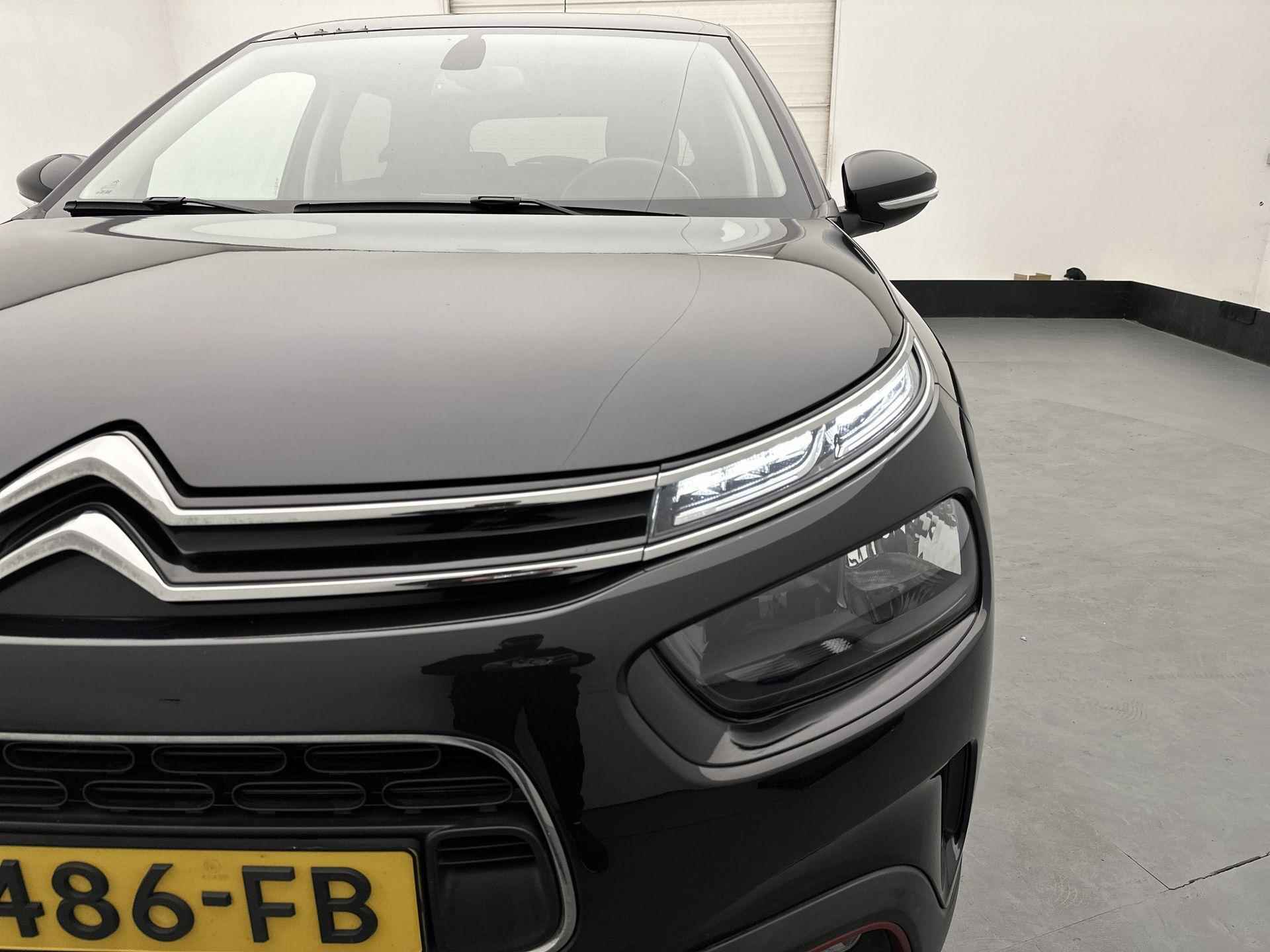 Citroen C4 Cactus SUV C-series 110 pk | Navigatie | Achteruitrijcamera | Parkeersensoren Achter | Comfortstoelen | Volledig Digitaal Instrumentenpaneel | LED Dagrijverlichting | DAB Ontvanger | Climate Control | Cruise Control | Apple Carplay/Android Auto | - 27/35