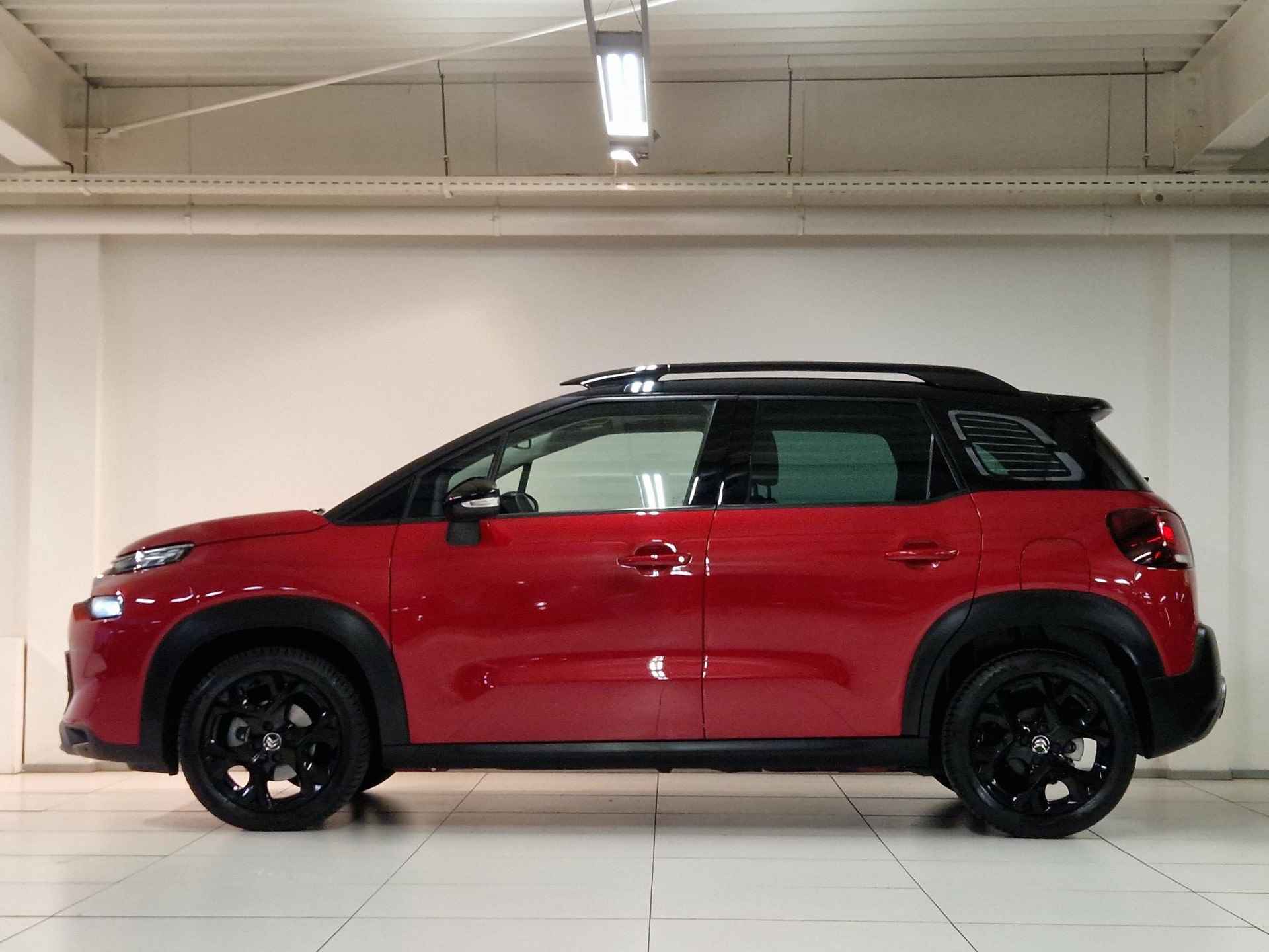 Citroen C3 Aircross 1.2 PureTech Shine 130PK | Automaat | Leder | Elektrisch dakraam | Navigatie | Voorruitverwarming | Stoelverwarming | - 2/27