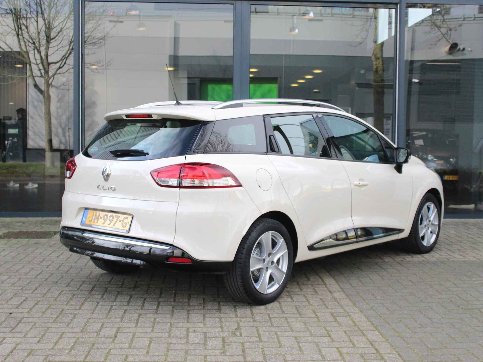 Renault Clio Estate 1.2 120 Dynamique EDC / 1E EIGENAAR / DEALER OND. / NAVI / PDC A / DAKRAILS / KEYLESS / DAB / BLUETHOOT / CRUISE / ELEC. BED. SPIEGELS / ELEC RAMEN V+A / AIRCO / 16'' LMV - 4/54