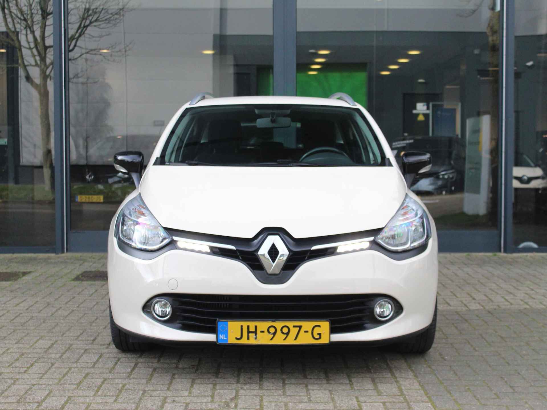 Renault Clio Estate 1.2 120 Dynamique EDC / 1E EIGENAAR / DEALER OND. / NAVI / PDC A / DAKRAILS / KEYLESS / DAB / BLUETHOOT / CRUISE / ELEC. BED. SPIEGELS / ELEC RAMEN V+A / AIRCO / 16'' LMV - 12/54