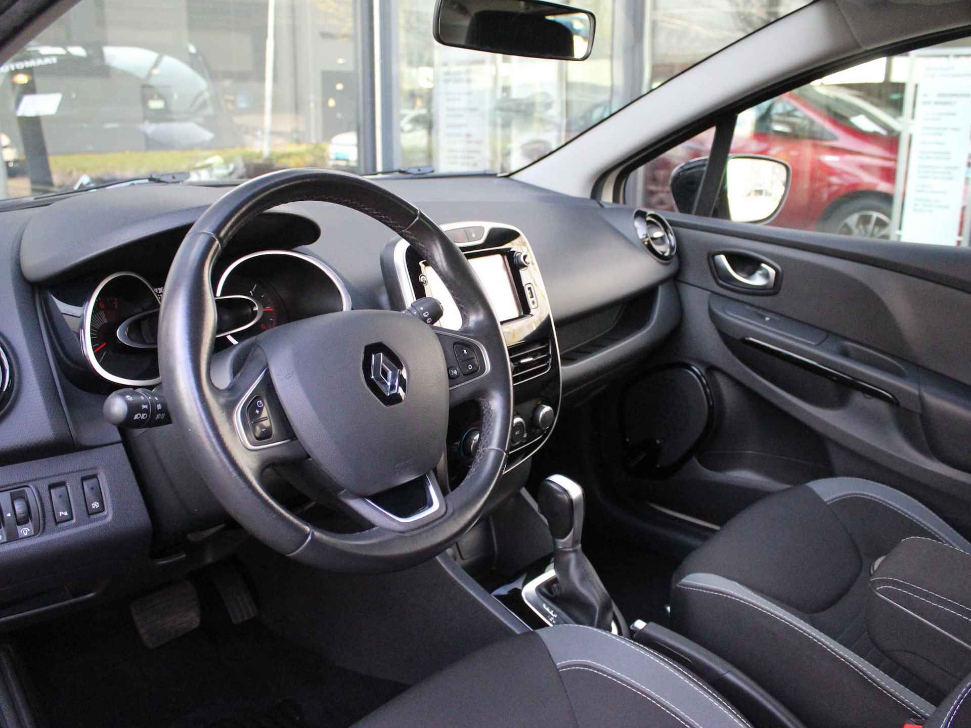 Renault Clio Estate 1.2 120 Dynamique EDC / 1E EIGENAAR / DEALER OND. / NAVI / PDC A / DAKRAILS / KEYLESS / DAB / BLUETHOOT / CRUISE / ELEC. BED. SPIEGELS / ELEC RAMEN V+A / AIRCO / 16'' LMV - 17/54