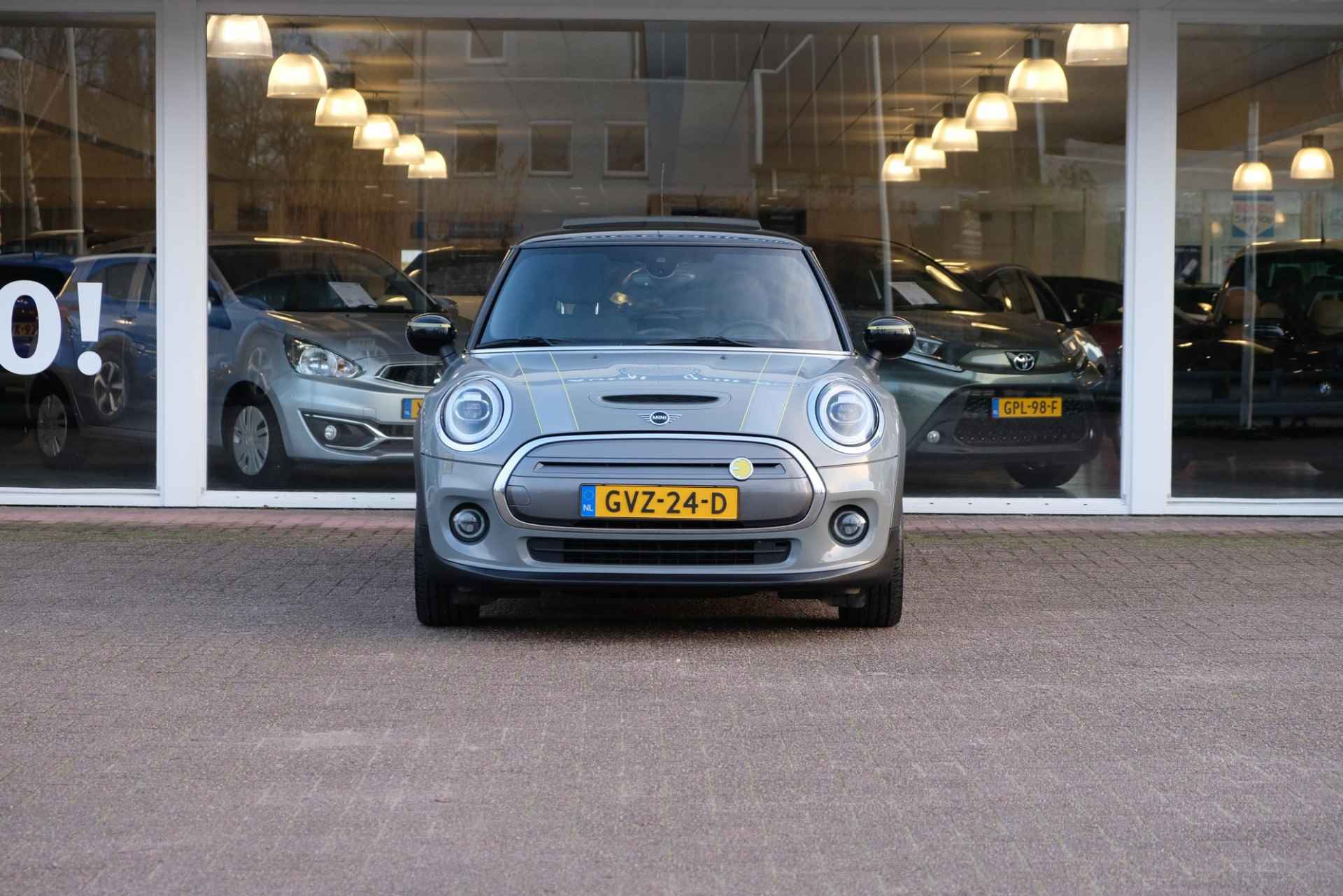 Mini Electric 184pk 32 kWh Greenwich | Navi | App Connect | Climate | Cruise | Panoramadak | Keyless | Camera - 3/26