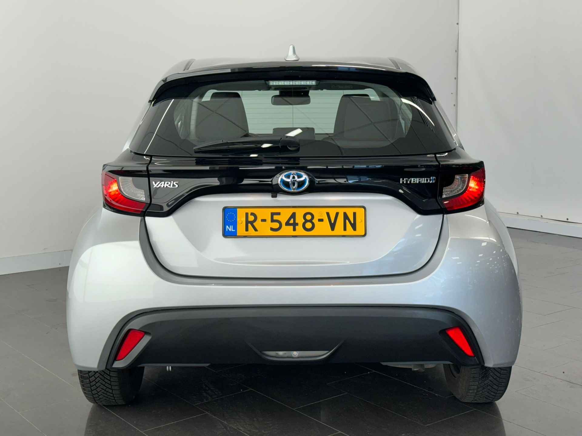 Toyota Yaris 1.5 Hybrid Active | Airco | Navigatie | Camera | - 31/33