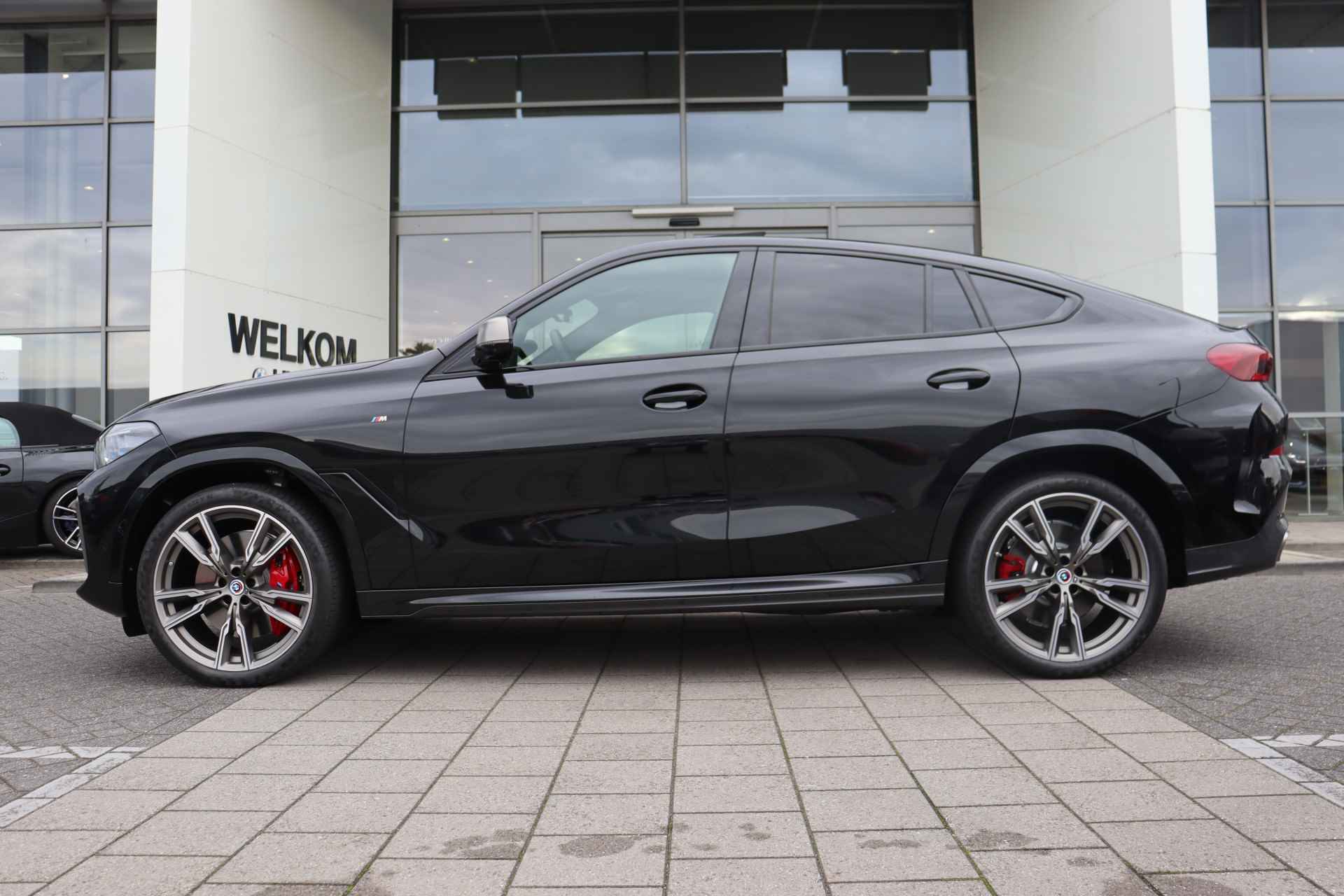 BMW X6 M50i High Executive Automaat / BMW M 50 Jahre uitvoering / Panoramadak Sky Lounge / Trekhaak / Active Steering / Stoelventilatie / Laserlight / Head-Up / Harman Kardon - 6/37