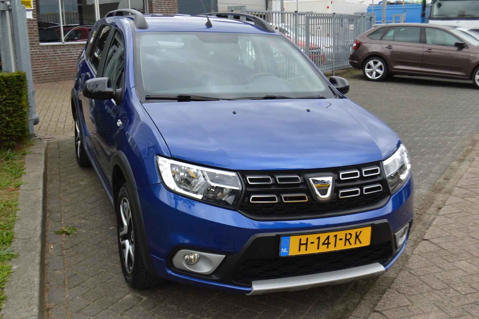 Dacia Logan MCV 1.0 TCe Bi-Fuel LPG Stepway Serie Limitee 15th Anniv. - 8/33