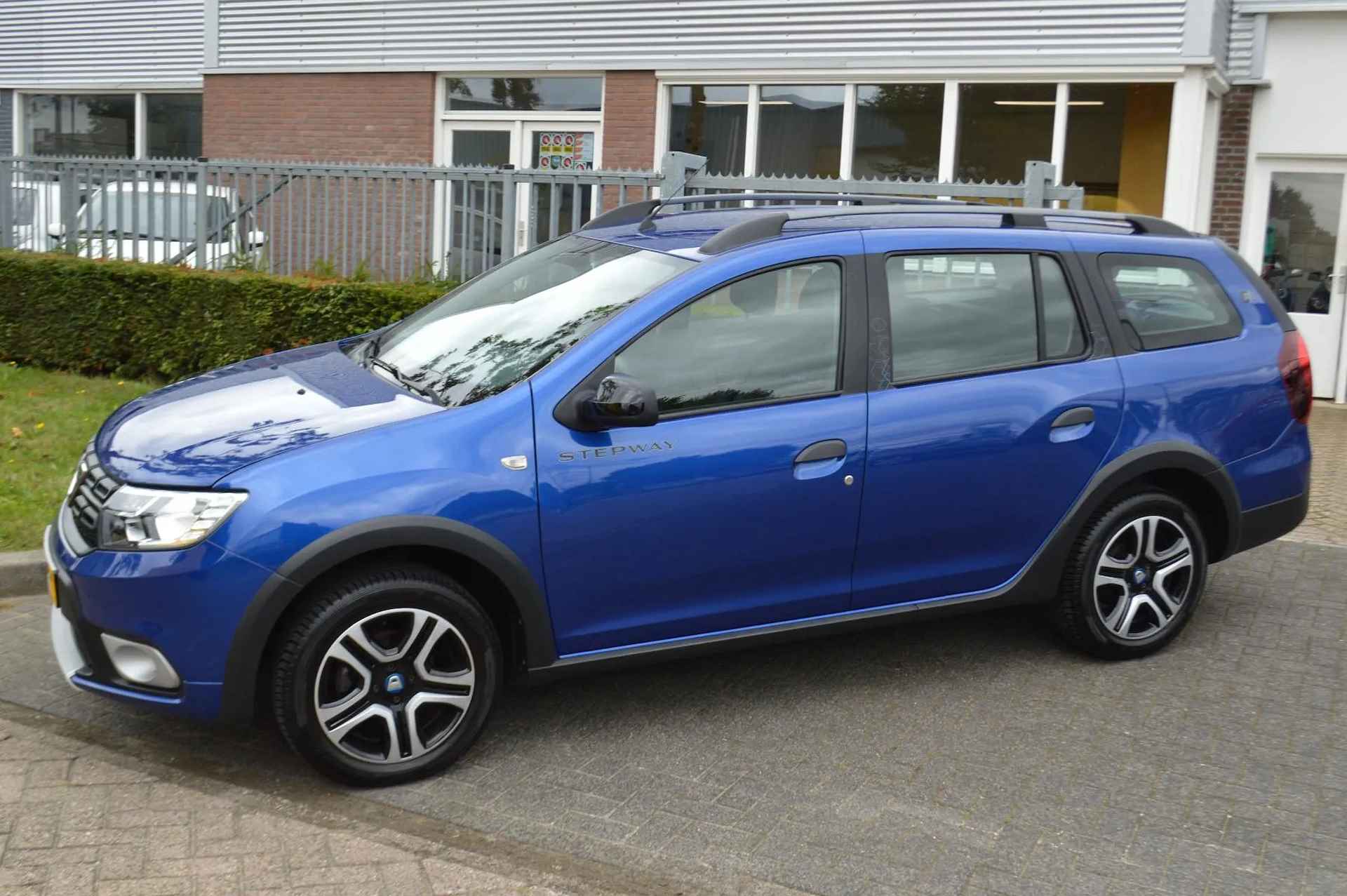 Dacia Logan MCV 1.0 TCe Bi-Fuel LPG Stepway Serie Limitee 15th Anniv. - 11/33