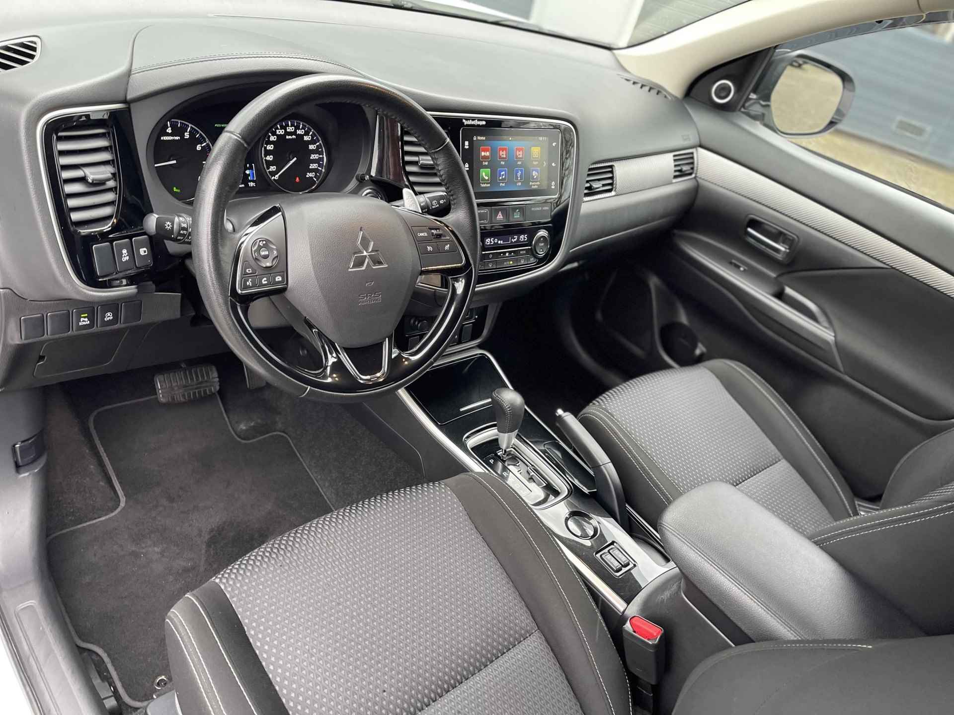 Mitsubishi Outlander 2.0 Connect Pro | Trekhaak | 360° Camera | Stuur- + Stoelverwarming | Apple Carplay/Android Auto | LED Koplampen | Rijklaarprijs! - 10/31