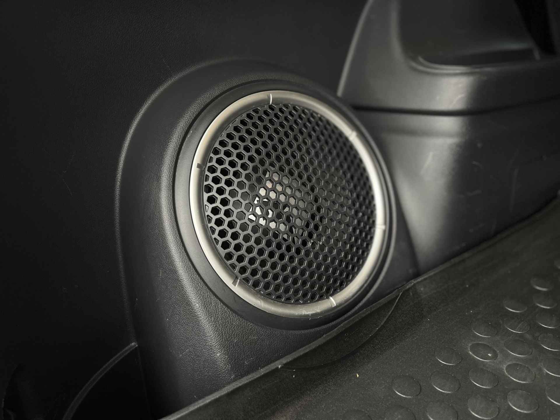 Mitsubishi Outlander 2.0 Connect Pro | Trekhaak | 360° Camera | Stuur- + Stoelverwarming | Apple Carplay/Android Auto | LED Koplampen | Rijklaarprijs! - 23/31