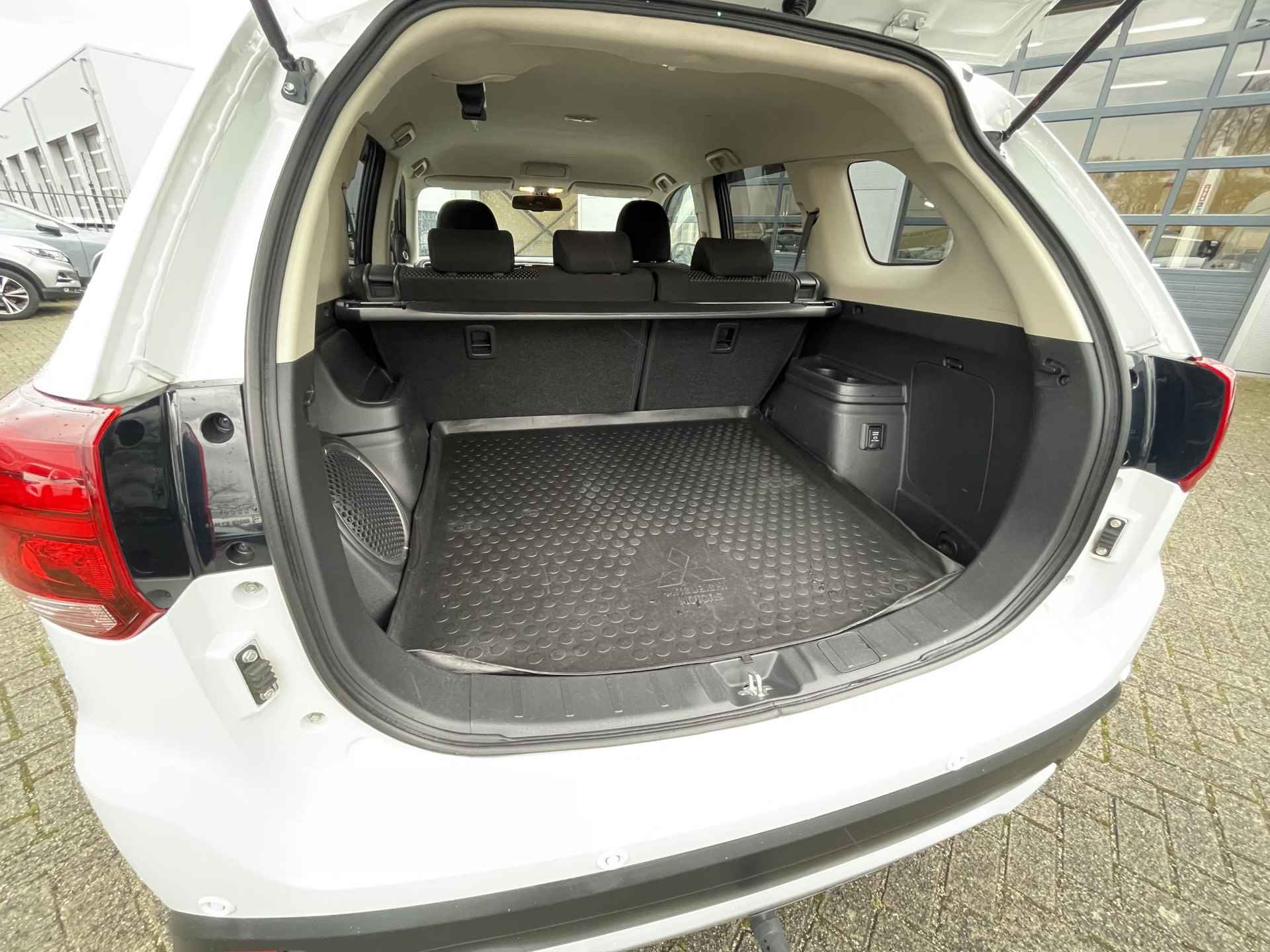Mitsubishi Outlander 2.0 Connect Pro | Trekhaak | 360° Camera | Stuur- + Stoelverwarming | Apple Carplay/Android Auto | LED Koplampen | Rijklaarprijs! - 25/31
