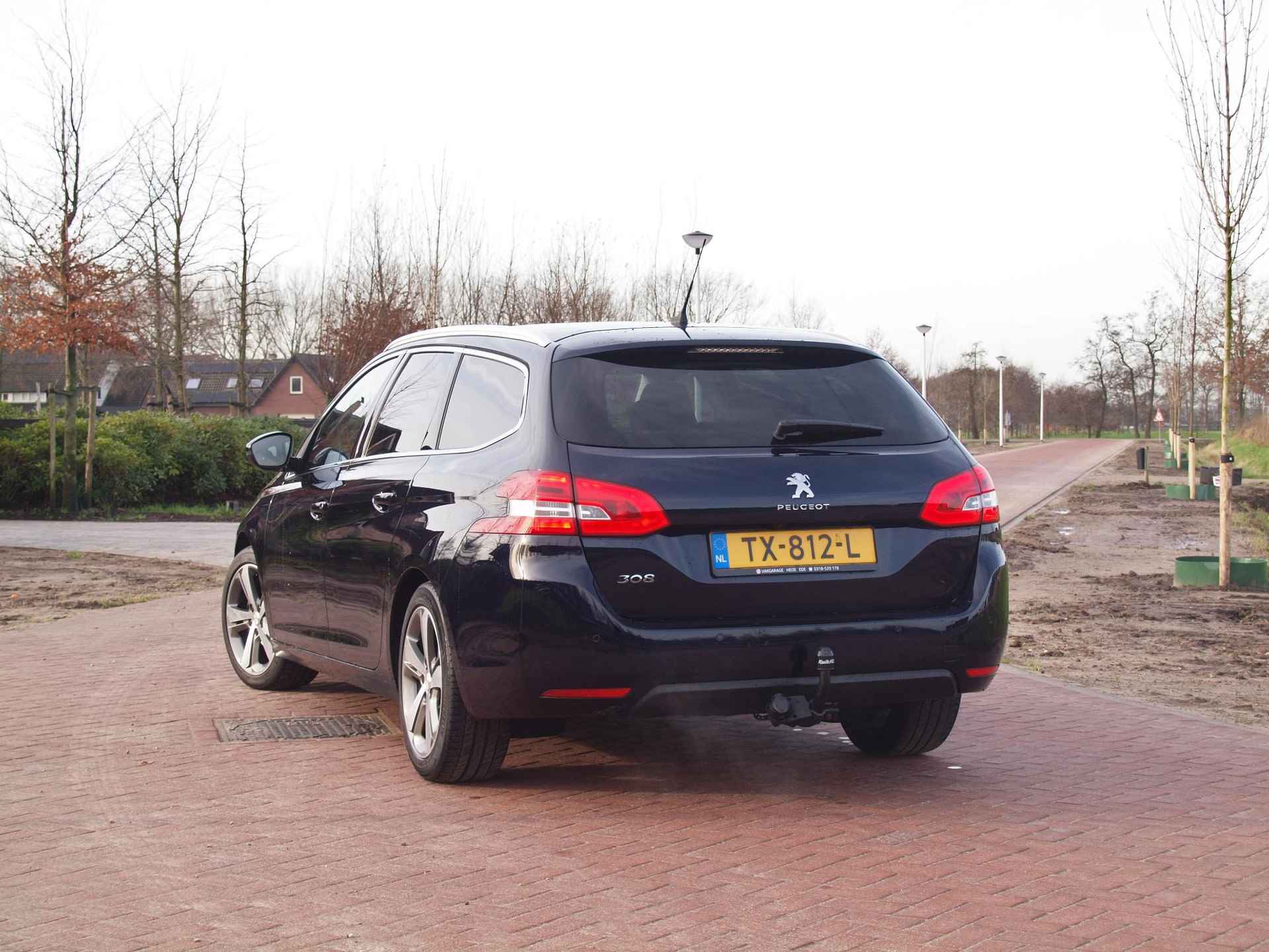 Peugeot 308 SW 1.5 BlueHDi Blue Lease Premium 130PK |Leer | Panoramadak | Camera | 17 Inch | Navi | NL-Auto | - 2/35