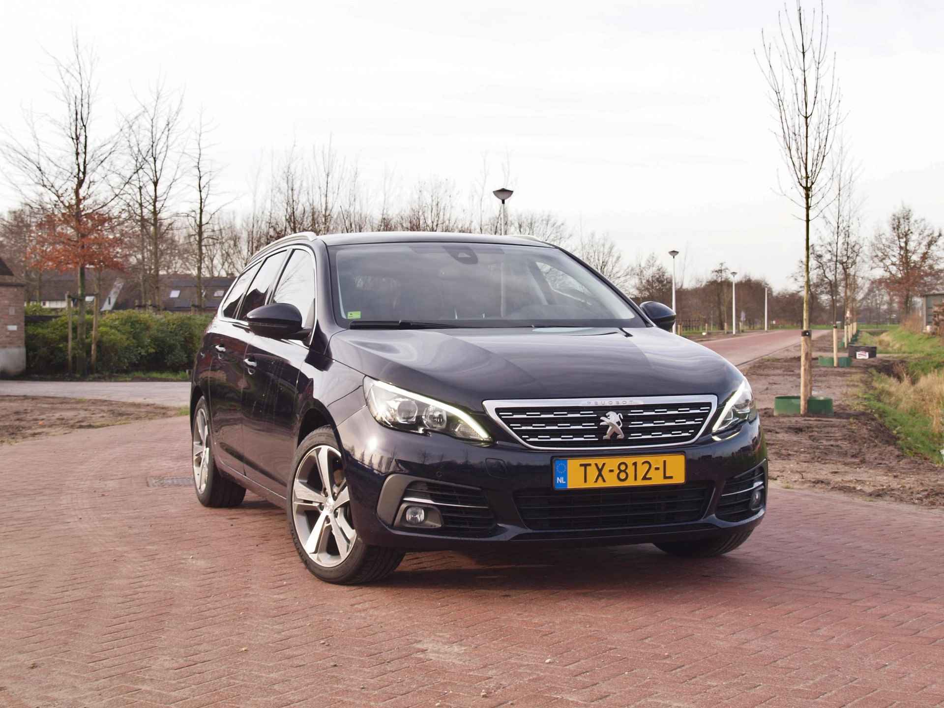 Peugeot 308 SW 1.5 BlueHDi Blue Lease Premium 130PK |Leer | Panoramadak | Camera | 17 Inch | Navi | NL-Auto | - 4/35