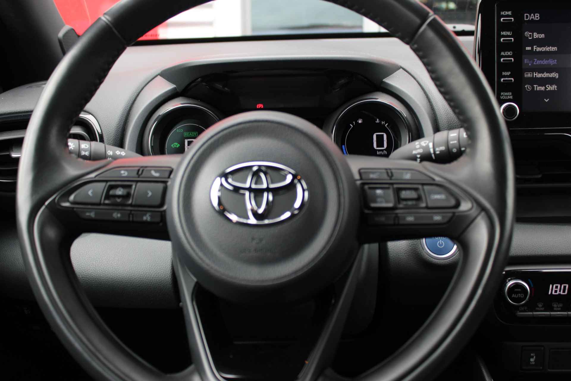 Toyota Yaris 1.5 Hybrid Executive Limited - 18/48