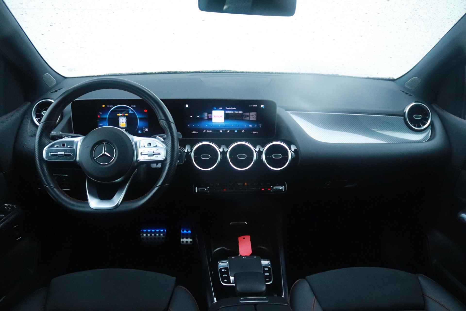 Mercedes-Benz B-klasse 180 Business Solution AMG | Automaat | Stoelv. | Dealer Ondh. | Led | A. Camera | Wegkl.Trekhaak | Digi Dash | Lage KM-Stand! - 24/47