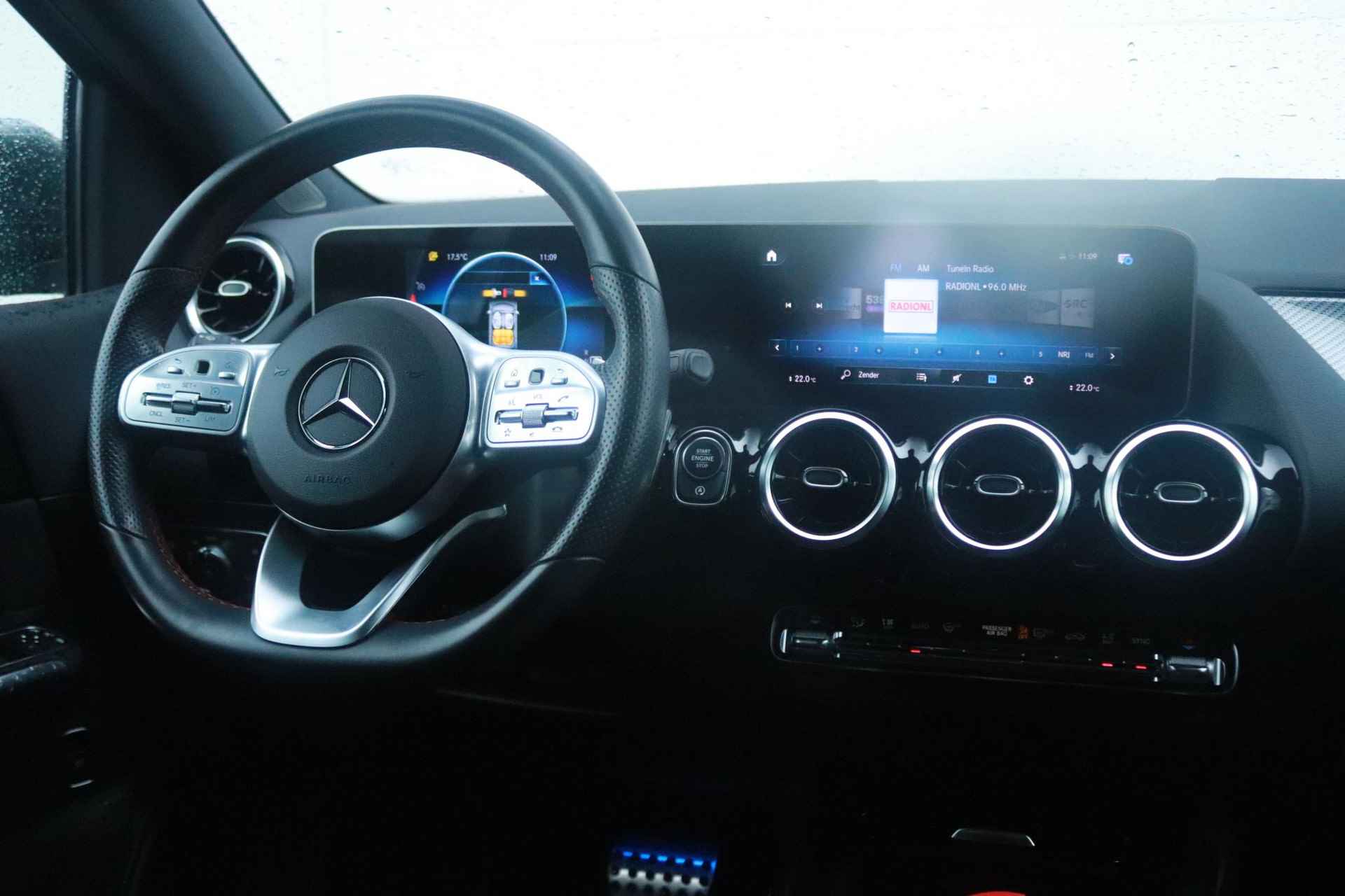 Mercedes-Benz B-klasse 180 Business Solution AMG | Automaat | Stoelv. | Dealer Ondh. | Led | A. Camera | Wegkl.Trekhaak | Digi Dash | Lage KM-Stand! - 25/47
