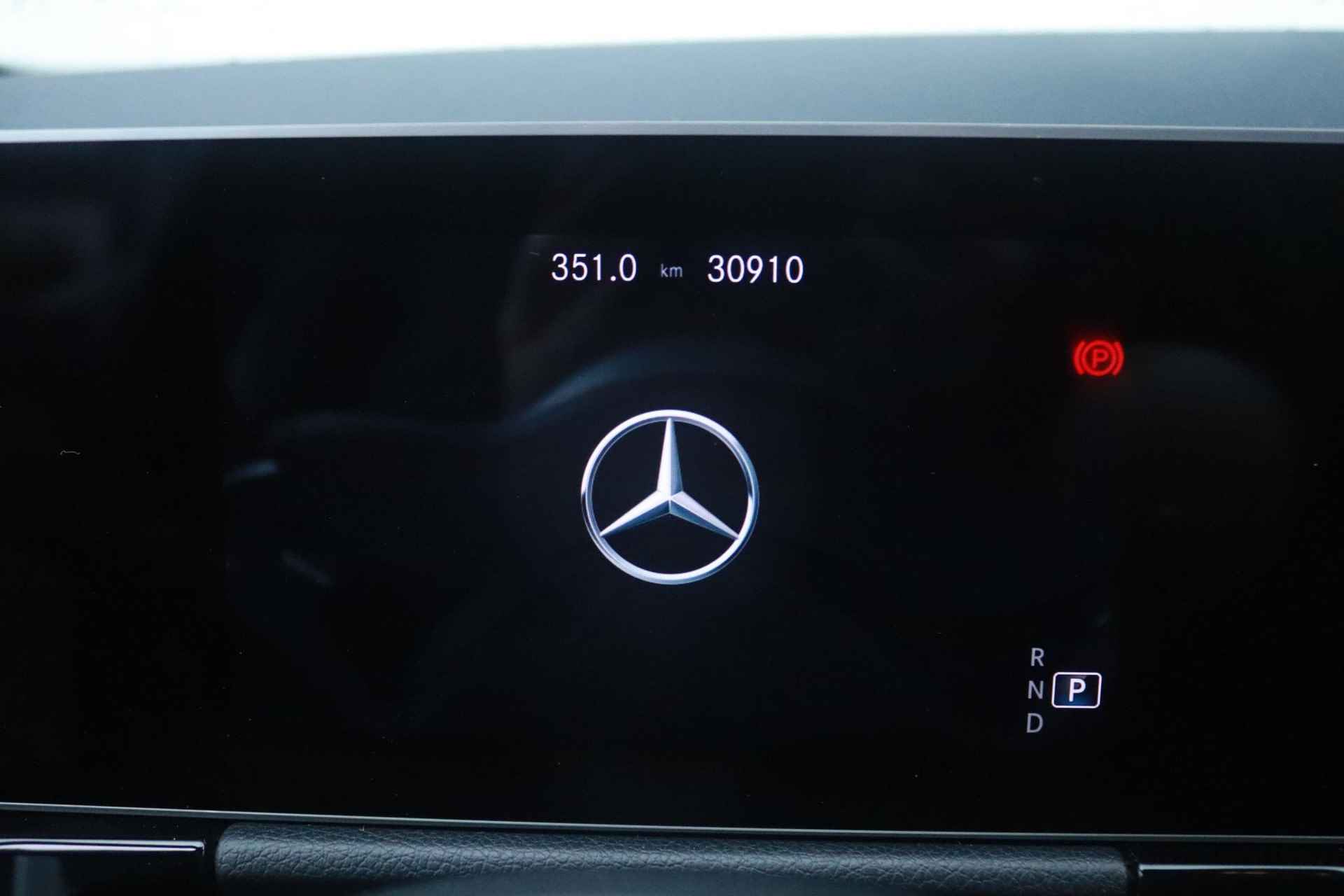 Mercedes-Benz B-klasse 180 Business Solution AMG | Automaat | Stoelv. | Dealer Ondh. | Led | A. Camera | Wegkl.Trekhaak | Digi Dash | Lage KM-Stand! - 28/47