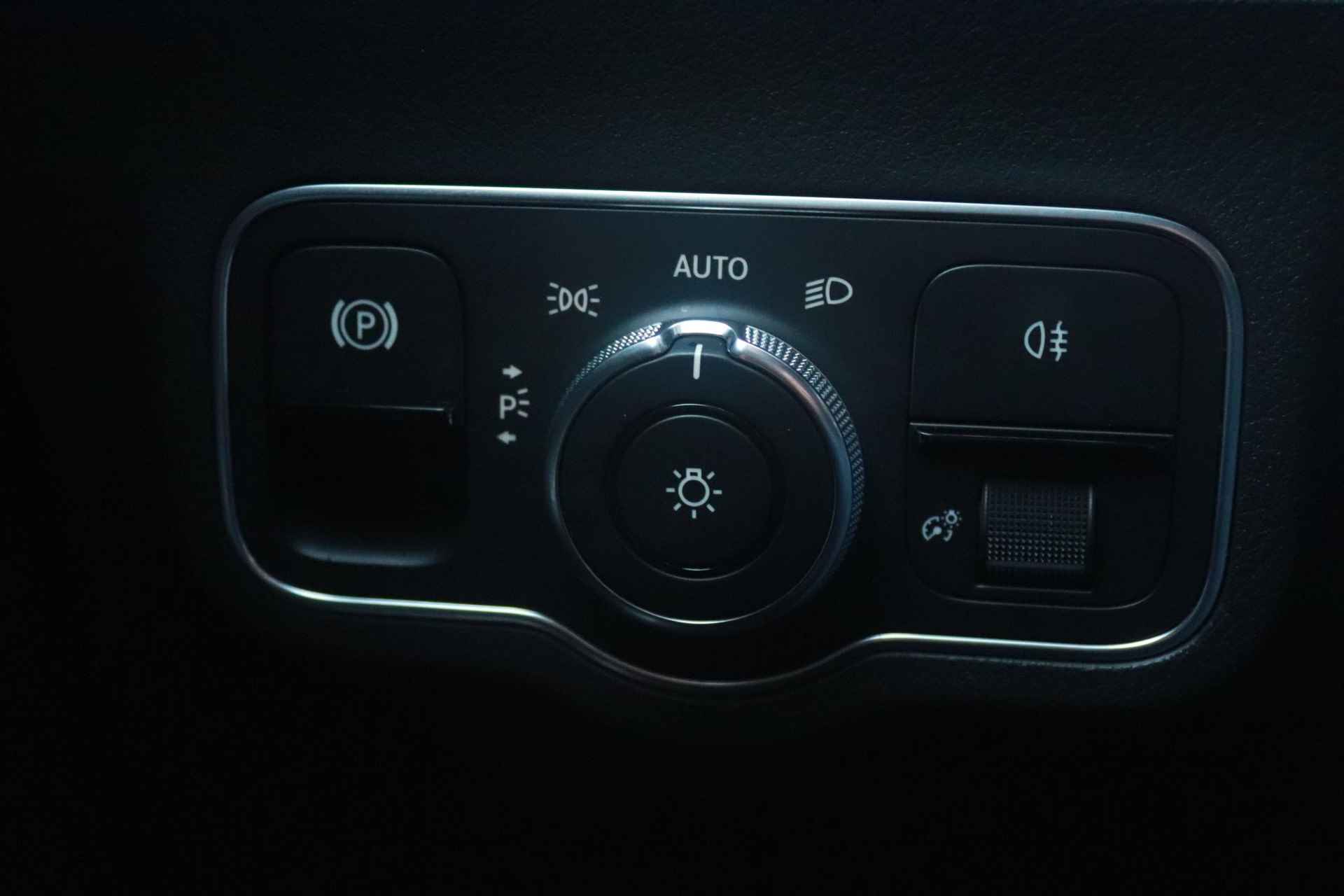 Mercedes-Benz B-klasse 180 Business Solution AMG | Automaat | Stoelv. | Dealer Ondh. | Led | A. Camera | Wegkl.Trekhaak | Digi Dash | Lage KM-Stand! - 42/47