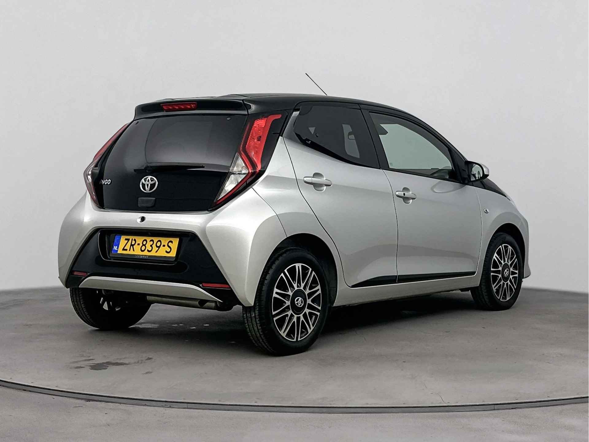 Toyota Aygo 1.0 VVT-i x-clusiv | Safety Sense | Climate Control | LM velgen | Camera | Apple Carplay/Android Auto | * - 3/39