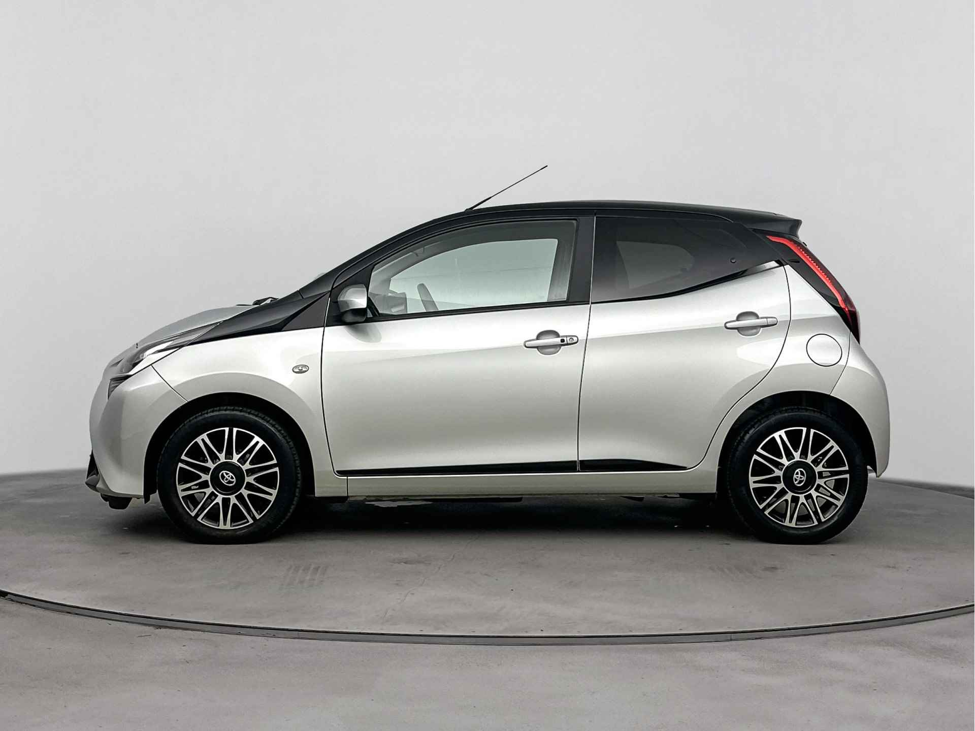 Toyota Aygo 1.0 VVT-i x-clusiv | Safety Sense | Climate Control | LM velgen | Camera | Apple Carplay/Android Auto | * - 4/39