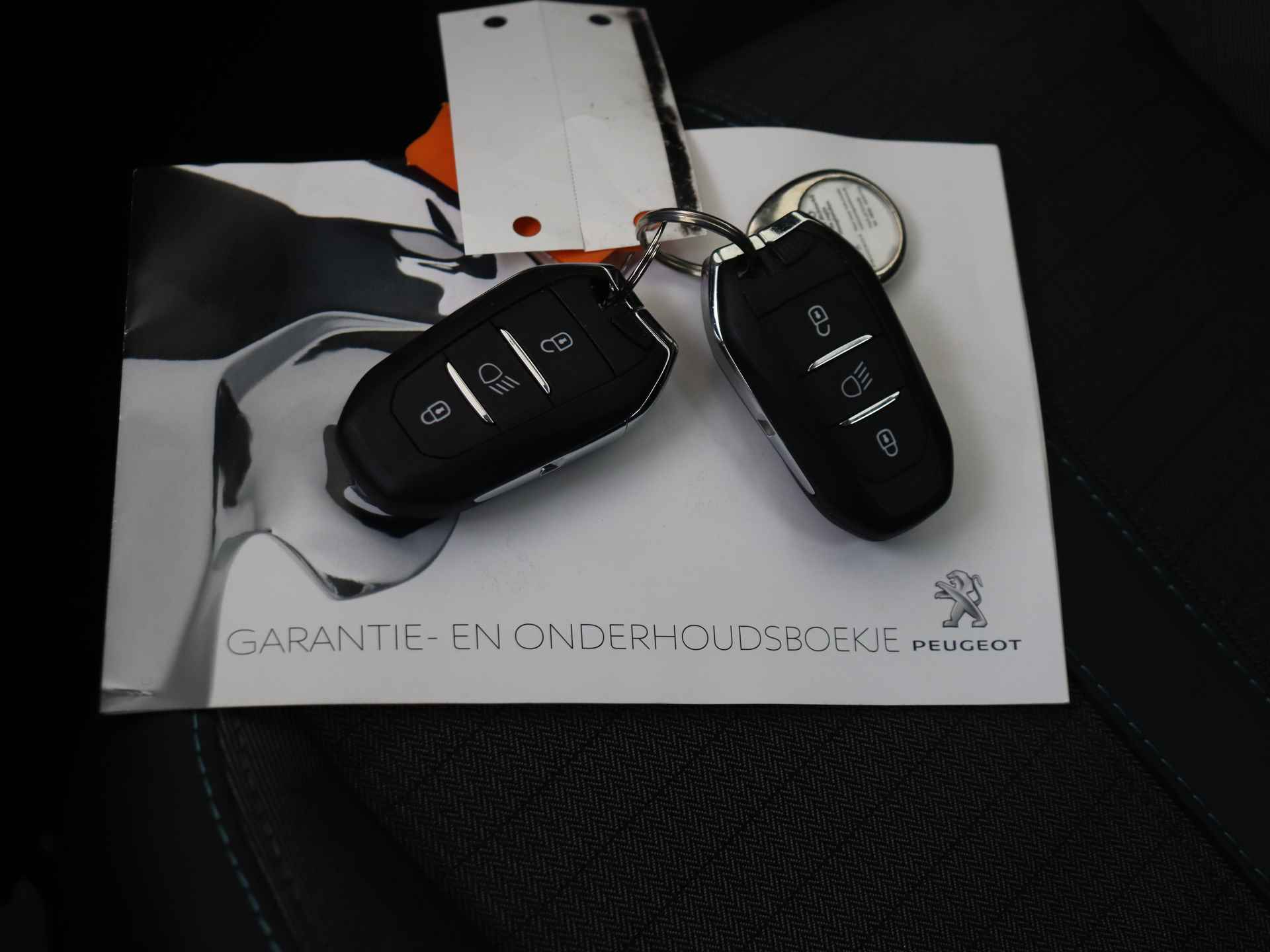 Peugeot 208 1.2 PureTech Allure Navigatie | Parkeerhulp | Keyless Start | - 24/35