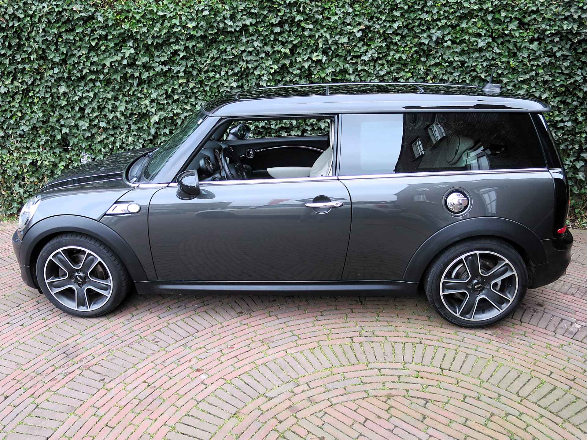 MINI Clubman 1.6 Cooper S Chili R55 LCI automaat met Pano, Leer, Navi, BT, HK audio en 17" - 9/50