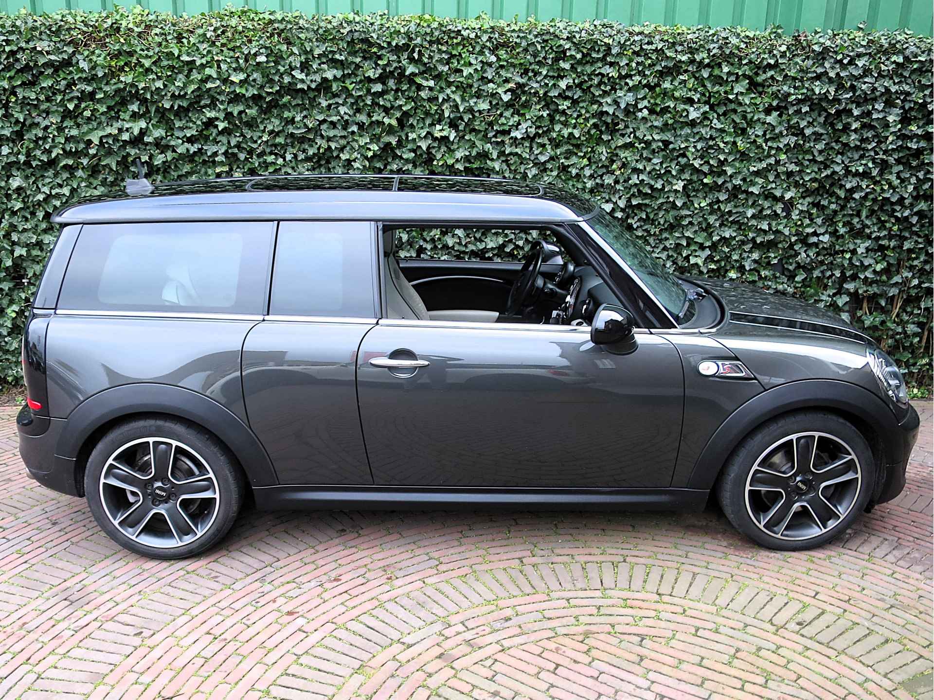 MINI Clubman 1.6 Cooper S Chili R55 LCI automaat met Pano, Leer, Navi, BT, HK audio en 17" - 10/50