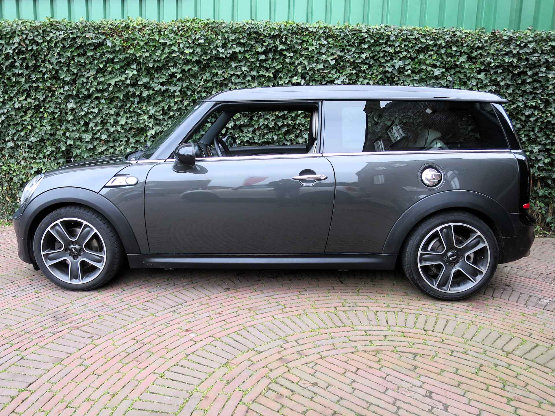 MINI Clubman 1.6 Cooper S Chili R55 LCI automaat met Pano, Leer, Navi, BT, HK audio en 17" - 32/50