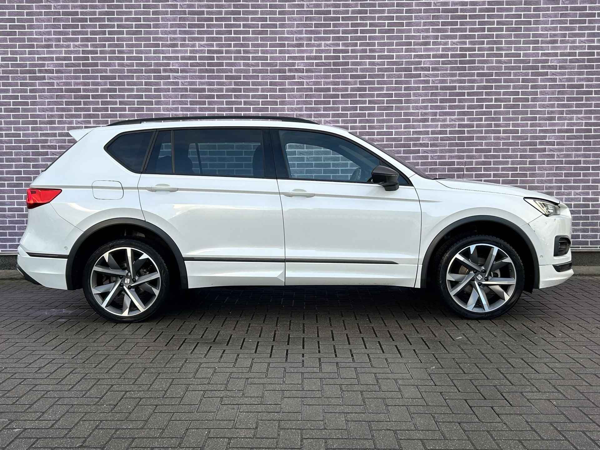 SEAT Tarraco 1.5 TSI FR 7p. | Schuif-kanteldak | Camera | Leder | Navigatie | Stoelverwarming | Memory Stoelen | Elektrische Achterklep - 17/42