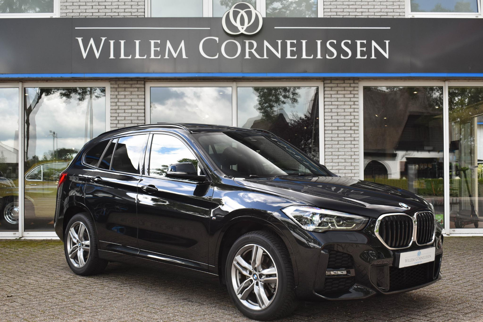 BMW X1 xDrive20i Aut M-Sport Executive Panoramadak Camera