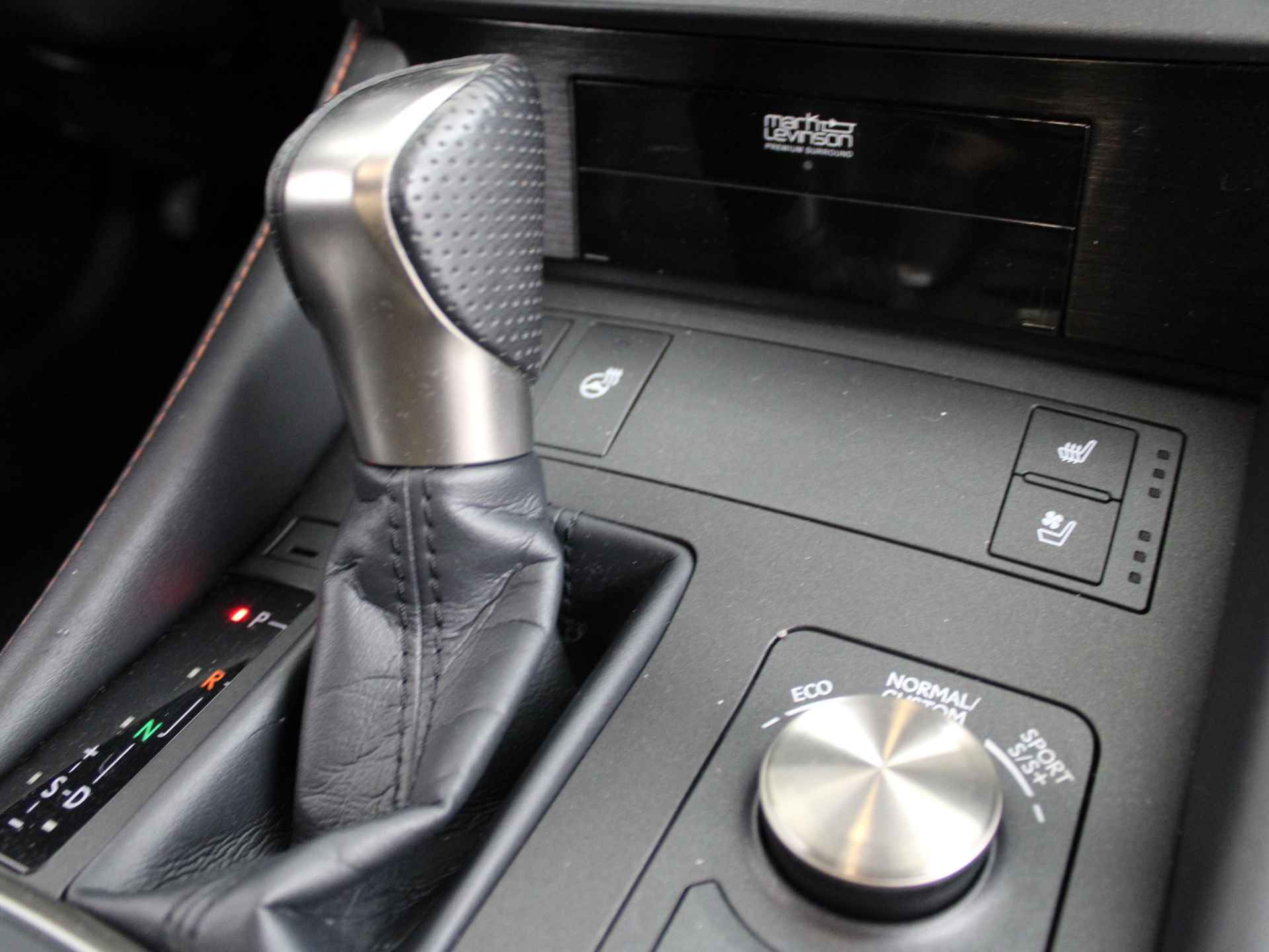 Lexus RC 300h F-Sport Line Limited | Mark Levinson Audio | Stoel- en stuurverwarming | Dodehoek Detectie | - 38/50